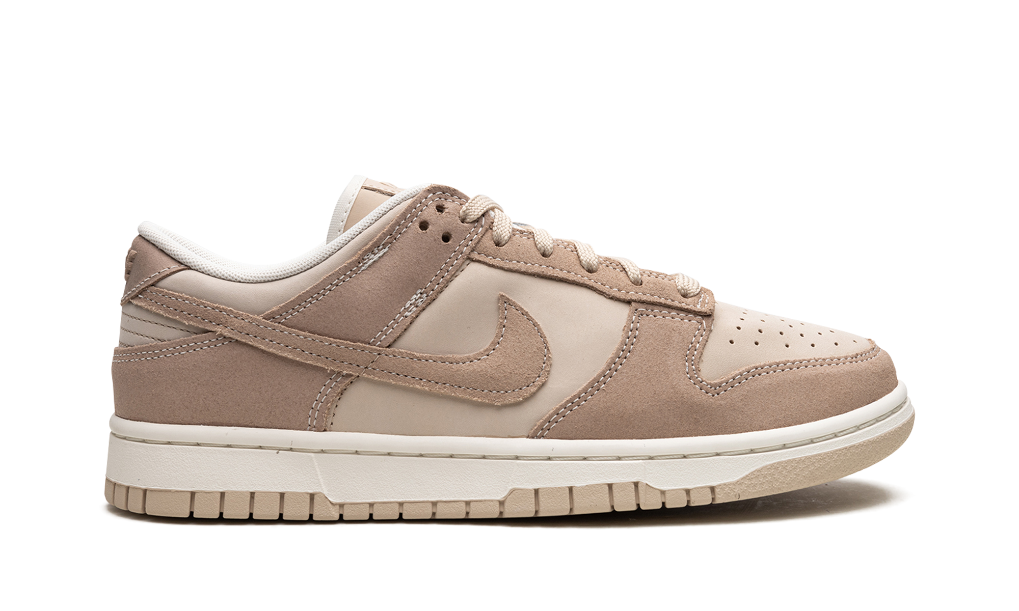 nike dunk low se sanddrift women s+FD0873-126+right view