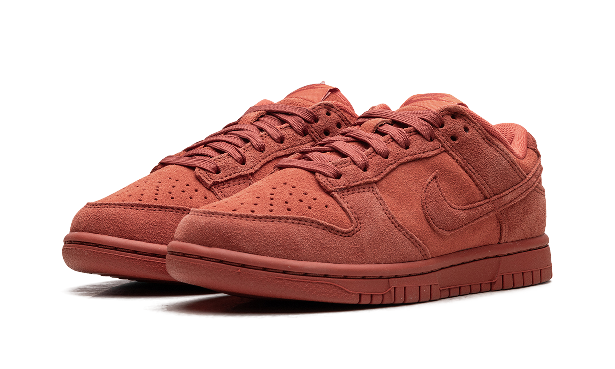 nike dunk low se valley of fire women s+HV5756-633+diagnol left view