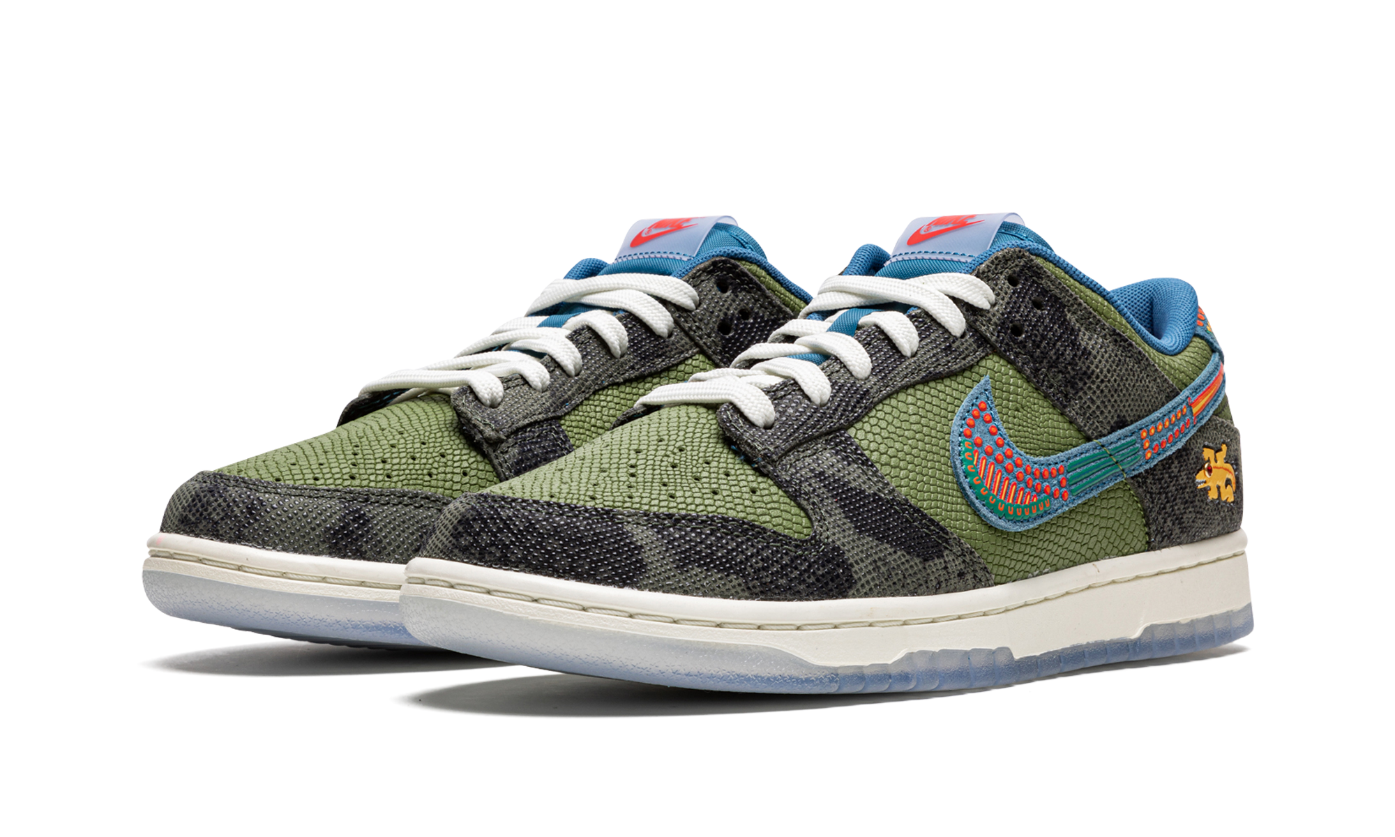 nike dunk low siempre familia+DO2160-335+diagnol left view