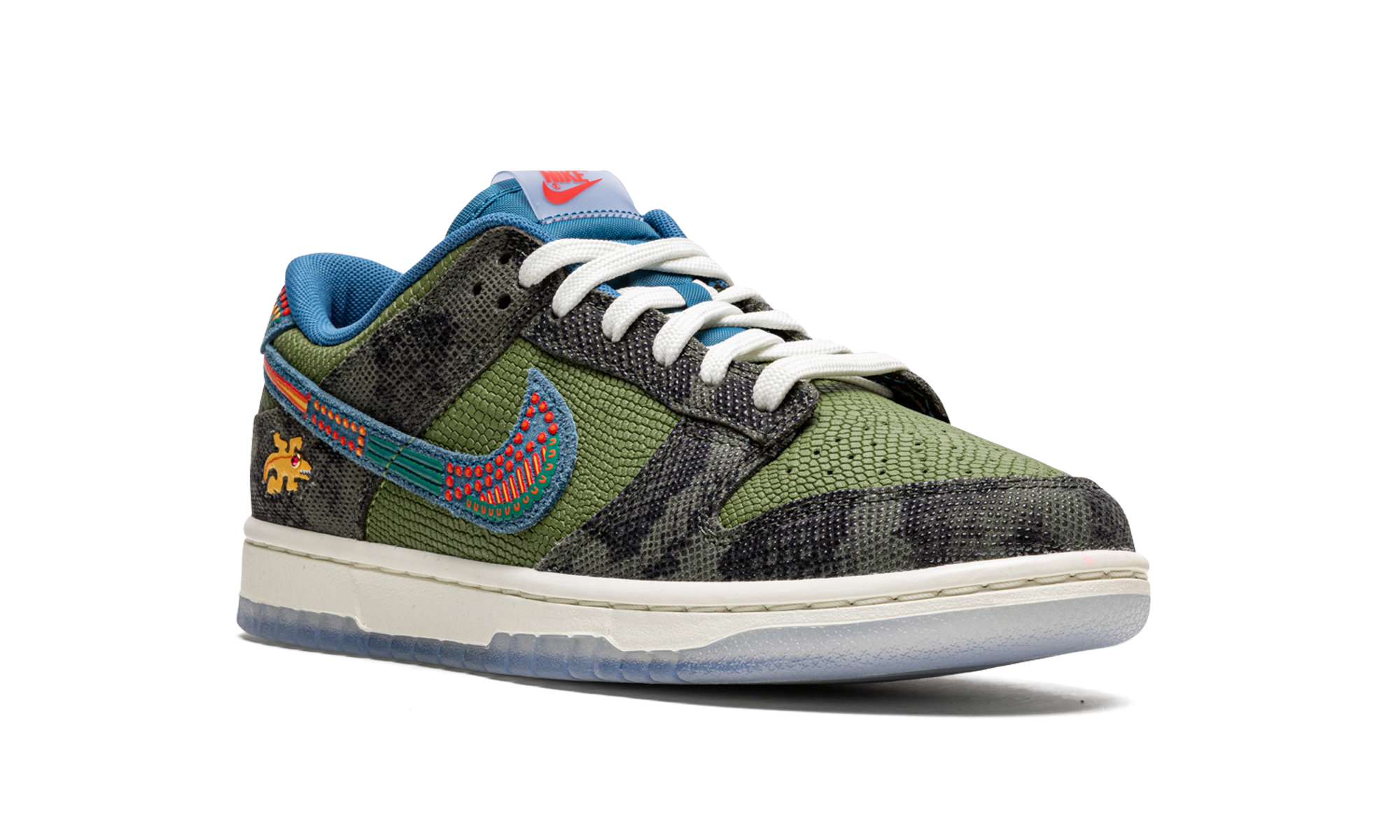 nike dunk low siempre familia+DO2160-335+diagnol right view