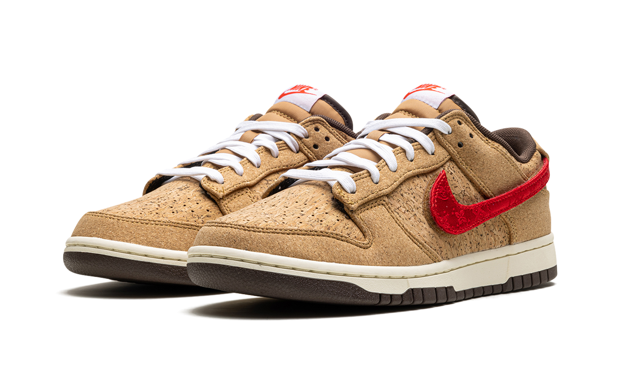 nike dunk low sp clot cork+FN0317-121+diagnol left view