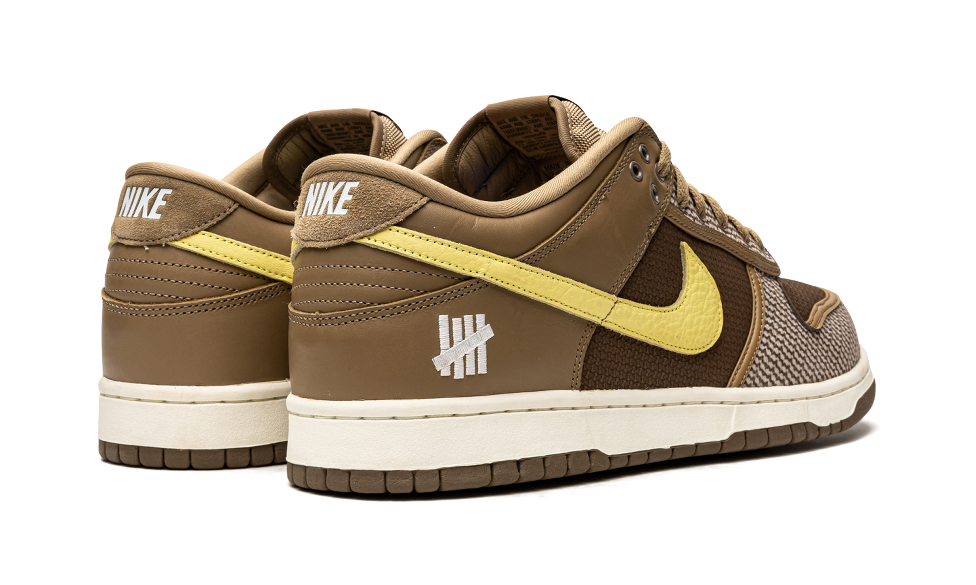 nike dunk low sp undefeated canteen dunk vs af1 pack+DH3061-200+diagnol right behind view