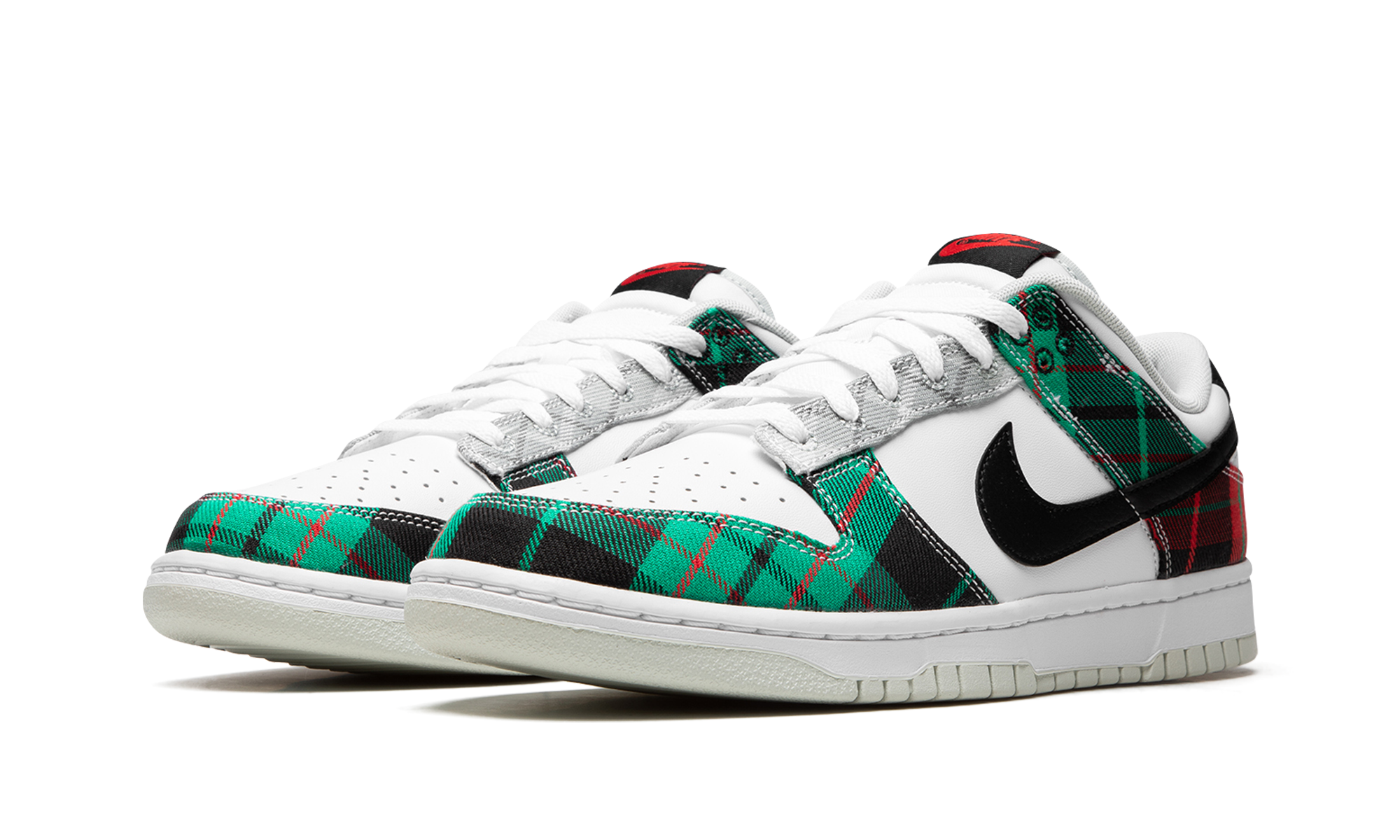 nike dunk low tartan plaid+DV0827-100+diagnol left view