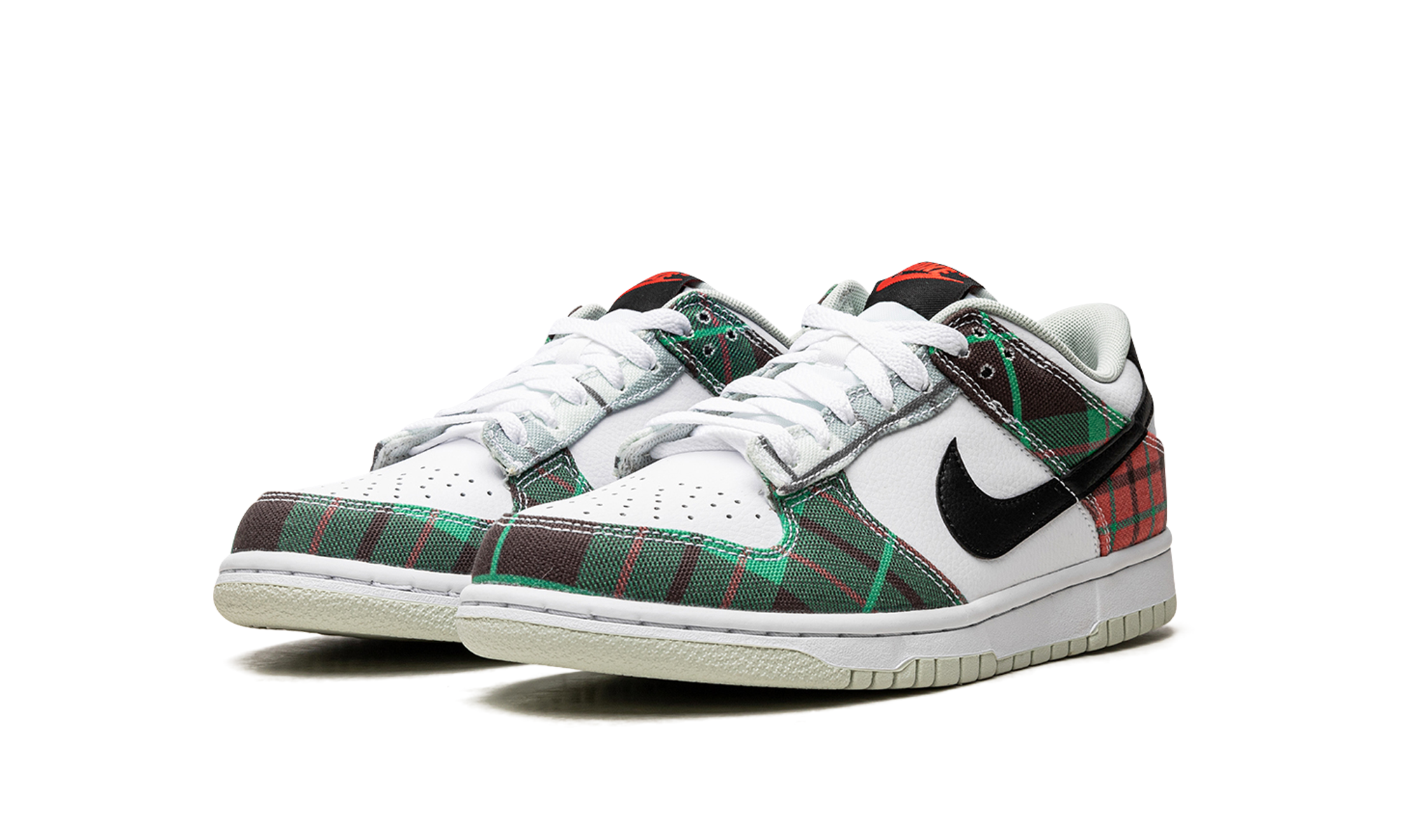 nike dunk low tartan plaid gs+DV8919-100+diagnol left view