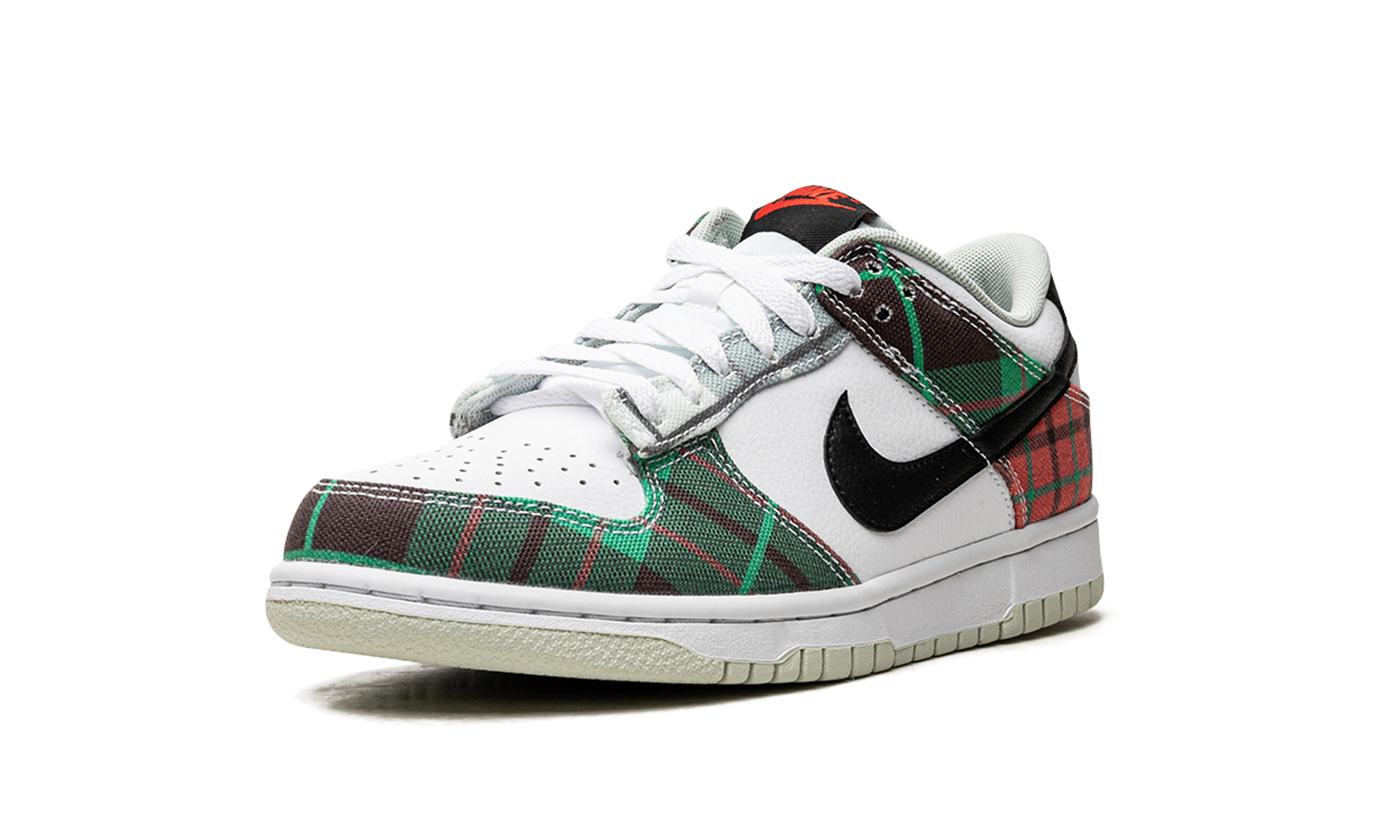 nike dunk low tartan plaid gs+DV8919-100+left diagnol single view