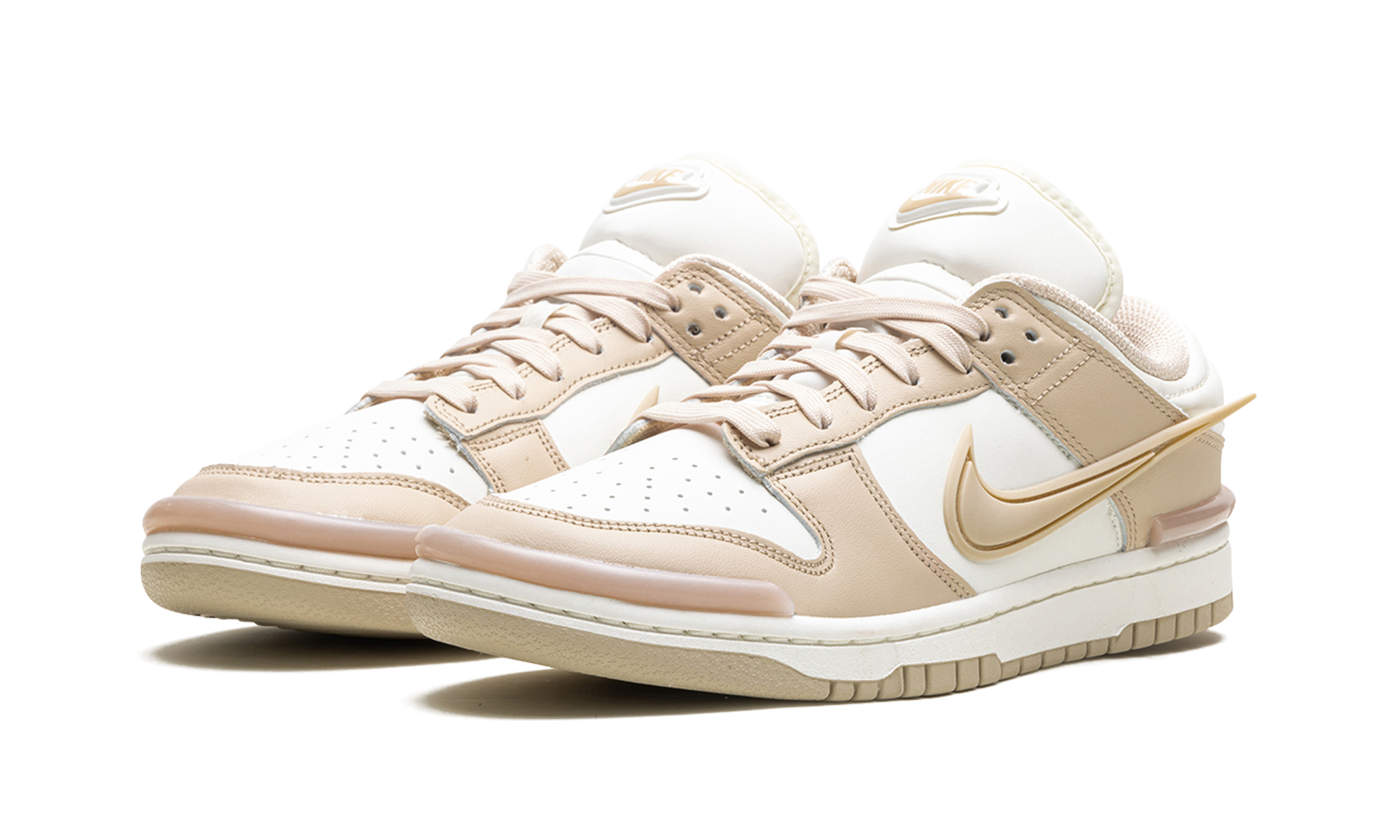 nike dunk low twist sanddrift women s+DZ2794-102+diagnol left view