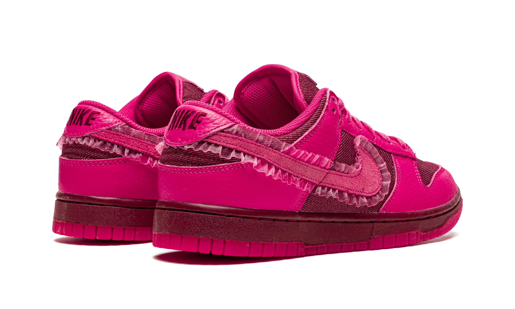 nike dunk low valentine s day 2022 women s+DQ9324-600+diagnol right behind view