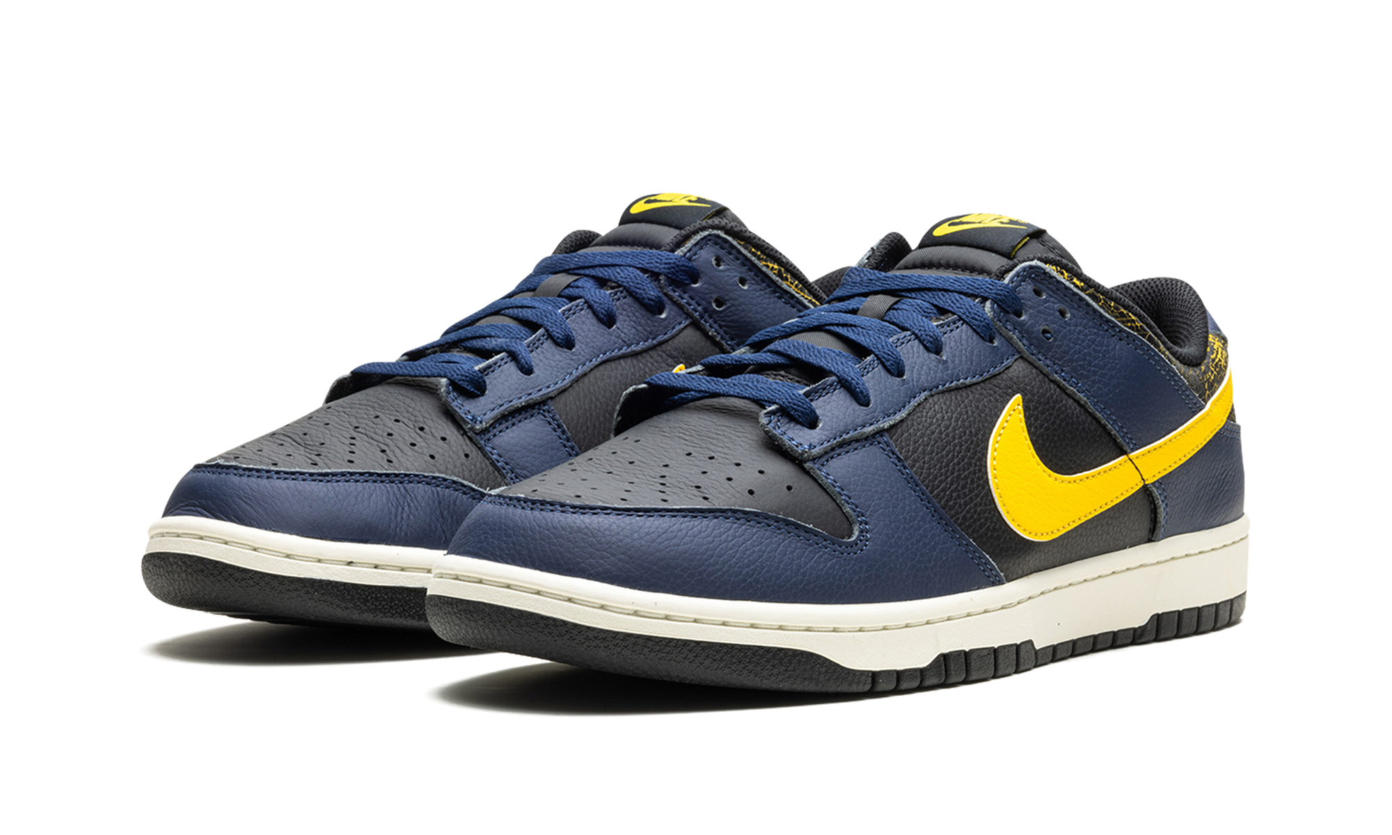 nike dunk low vintage michigan+FZ4014-010+diagnol left view