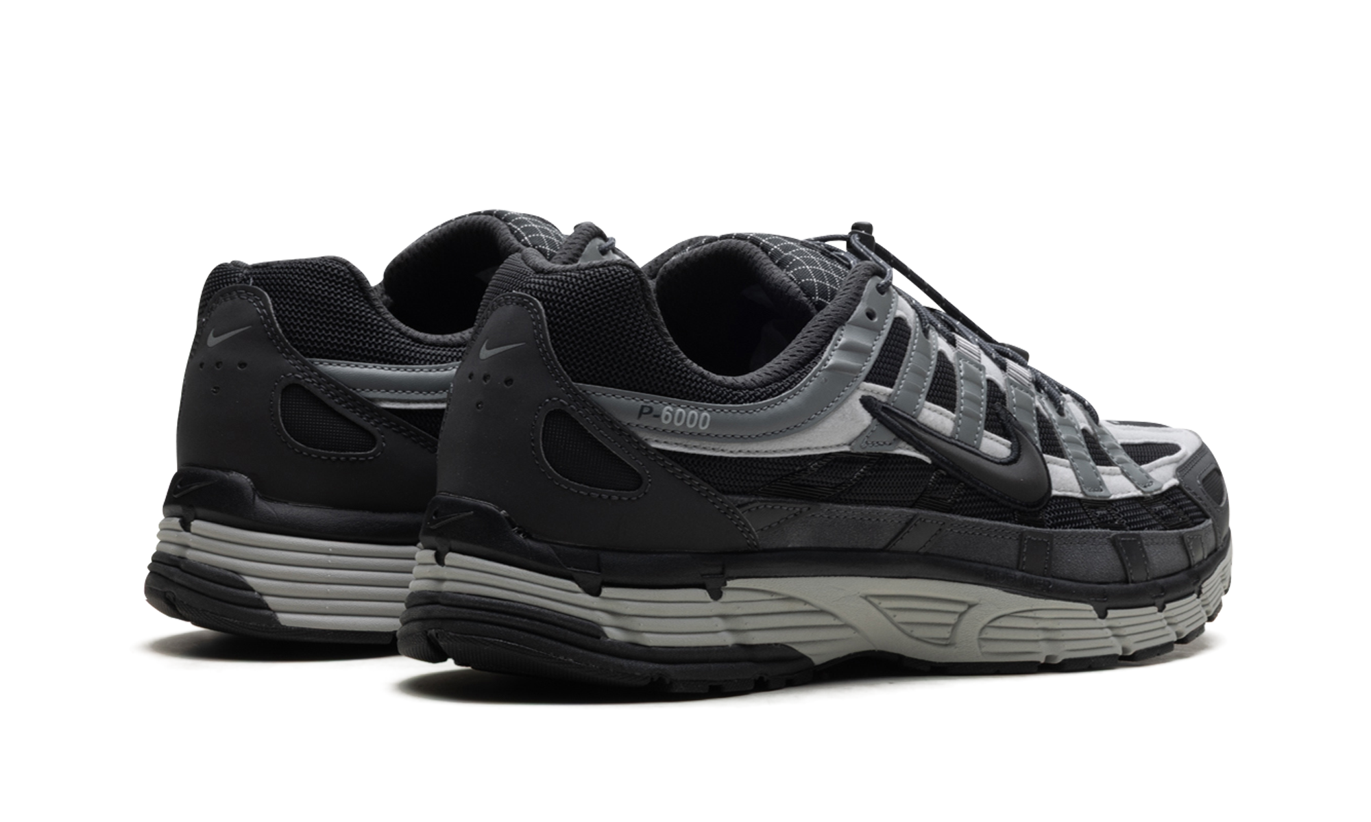 nike p 6000 anthracite smoke grey+HQ3818-001+diagnol right behind view