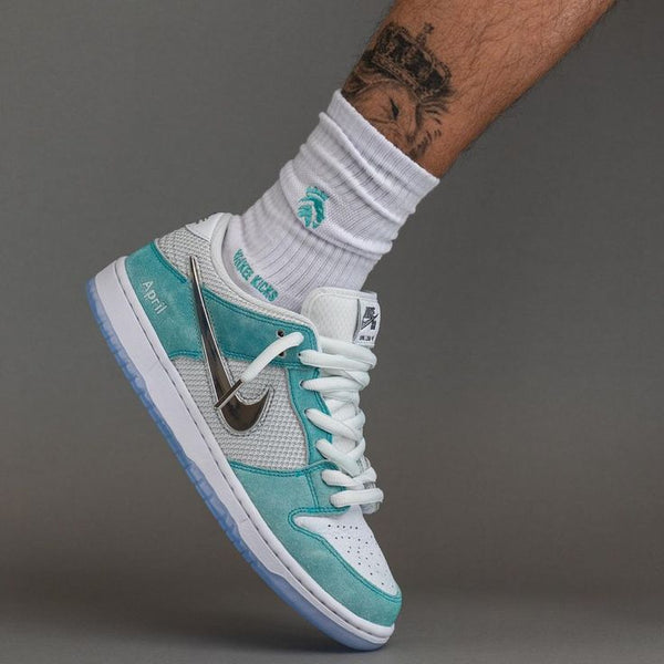 Nike SB Dunk Low April Skateboards, Lifestyle View 2, SKU FD2562-400