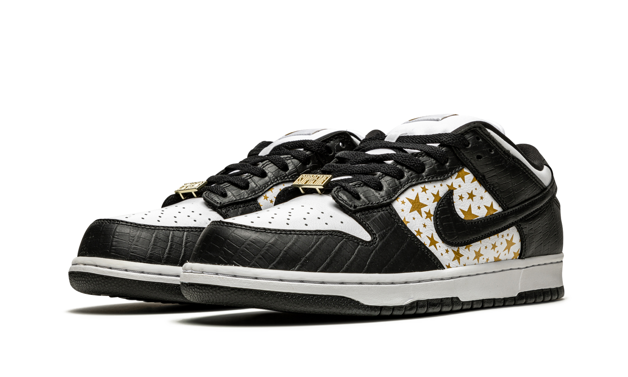 nike sb dunk low supreme stars black 2021+DH3228-102+diagnol left view