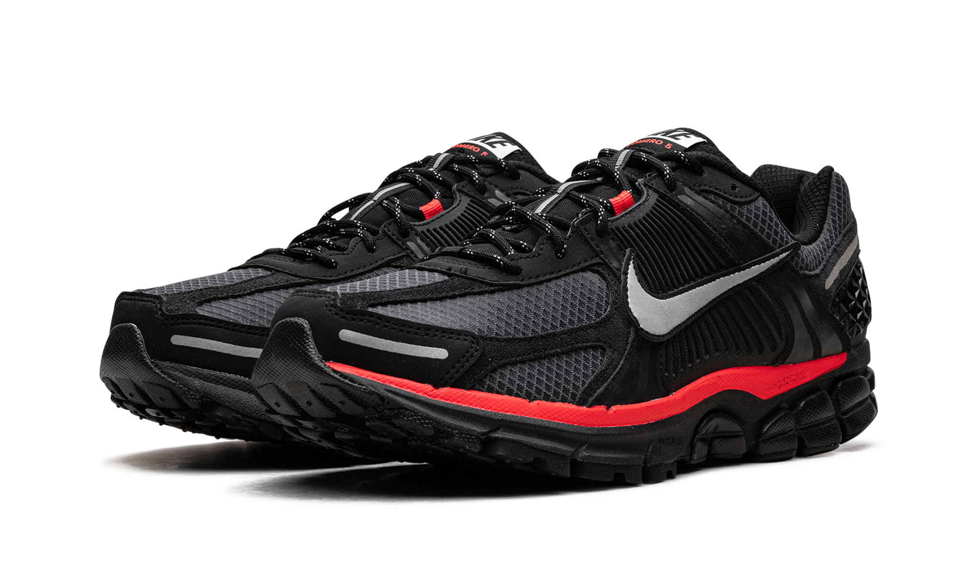 nike zoom vomero 5 black metallic university red+HV2527-002+diagnol left view
