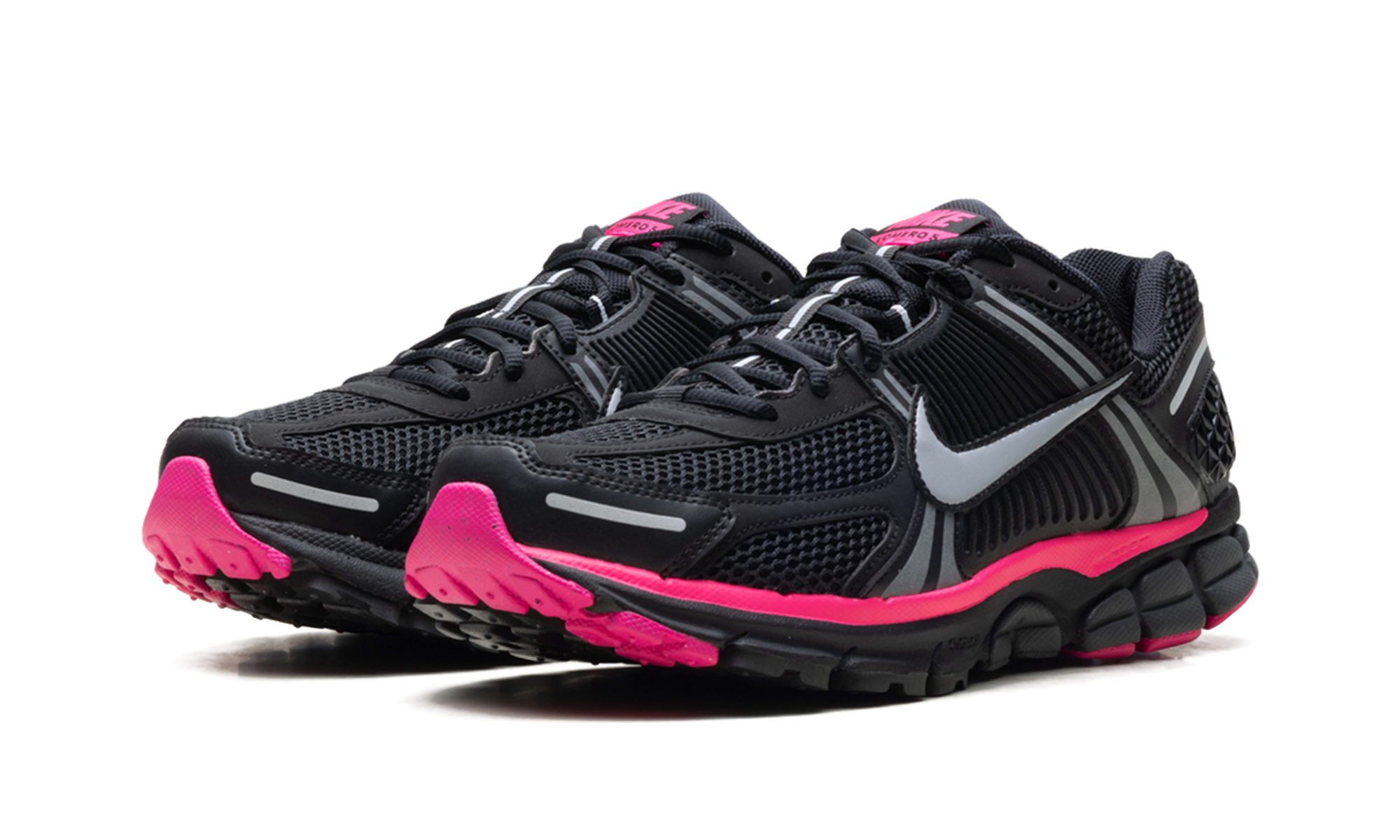 nike zoom vomero 5 black pink blast+FB9149-004+diagnol left view