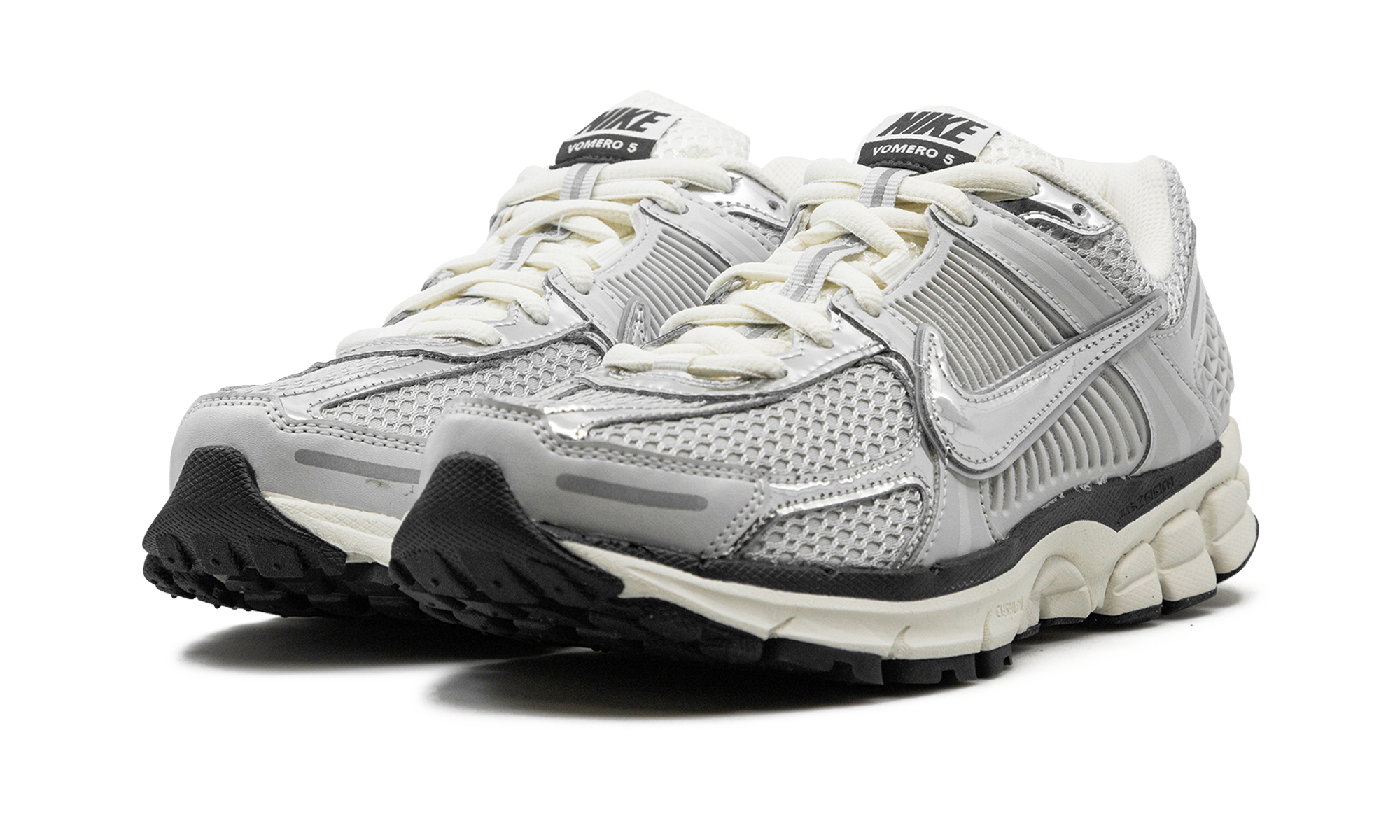 nike zoom vomero 5 chrome+HJ3758-001+diagnol right behind view