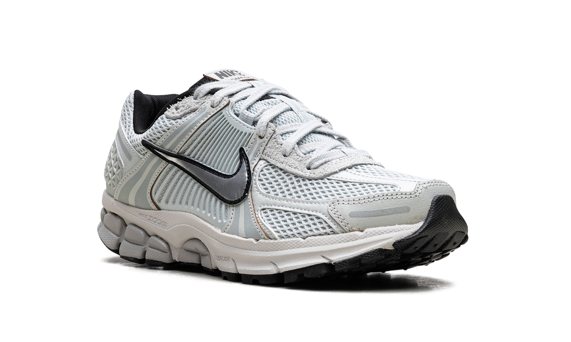 nike zoom vomero 5 light silver chrome women s+FN6742-001+diagnol right view