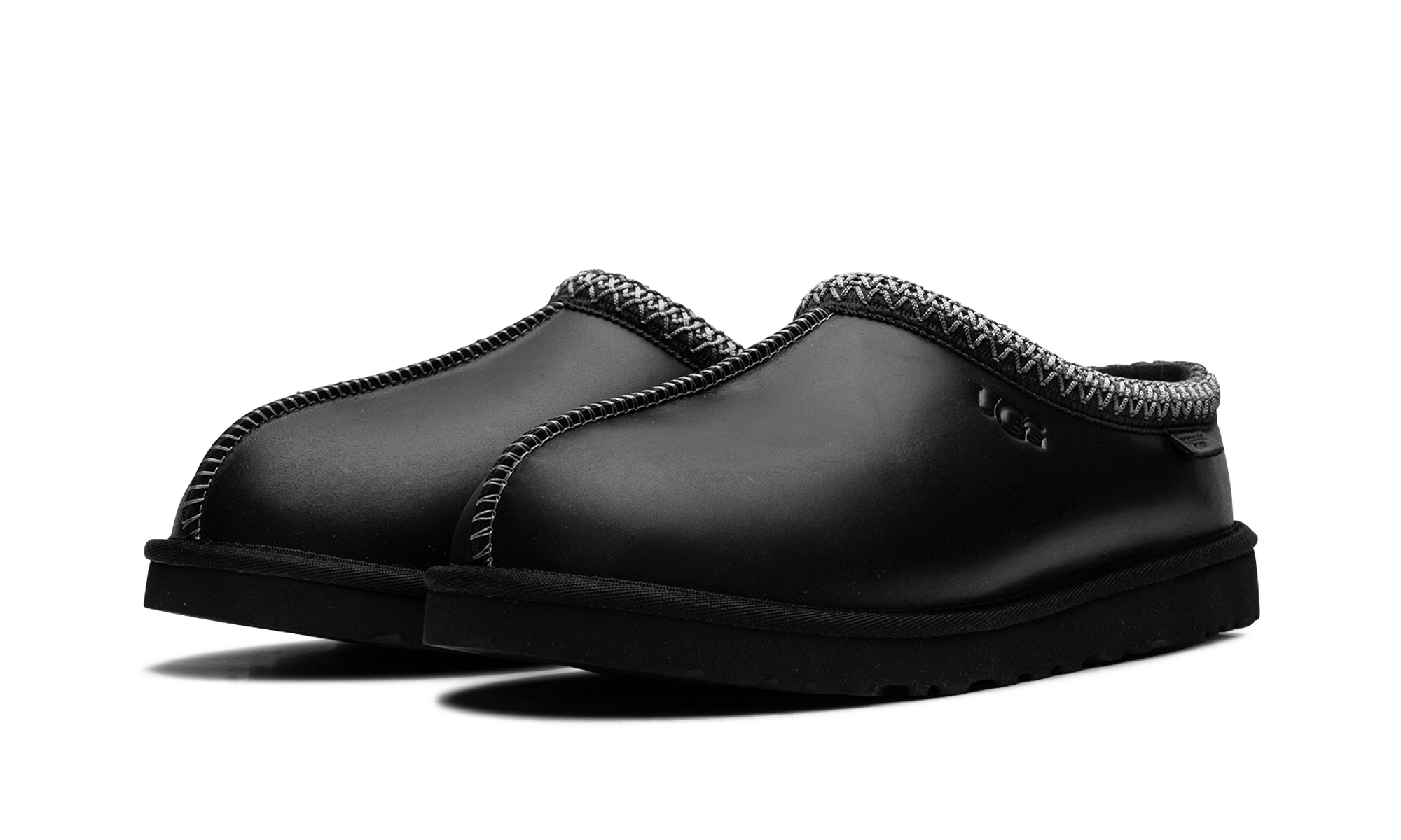 ugg tasman lthr regen slipper black+1163890-BLK+diagnol left view