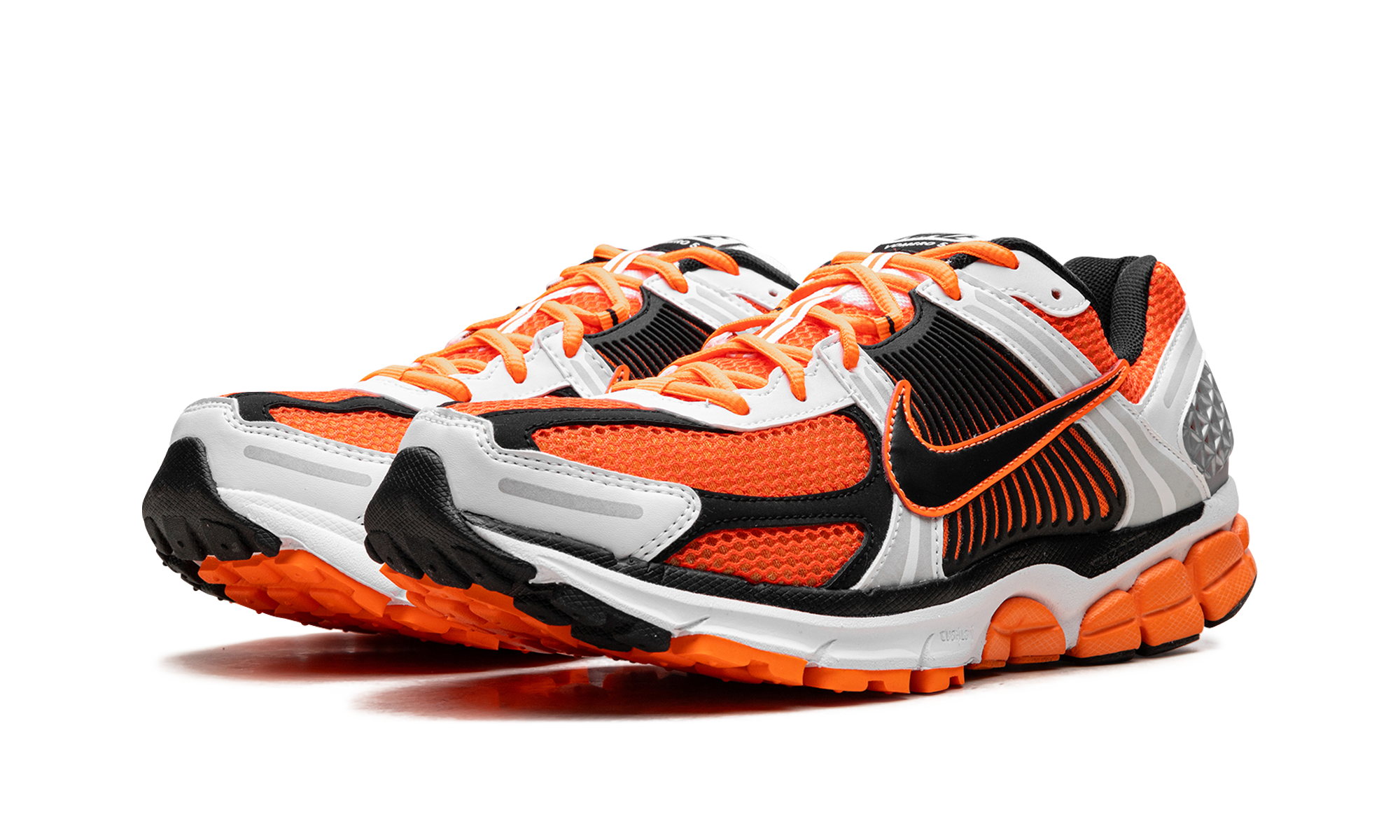 nike zoom vomero 5 total orange+FB9149-800+diagnol left view