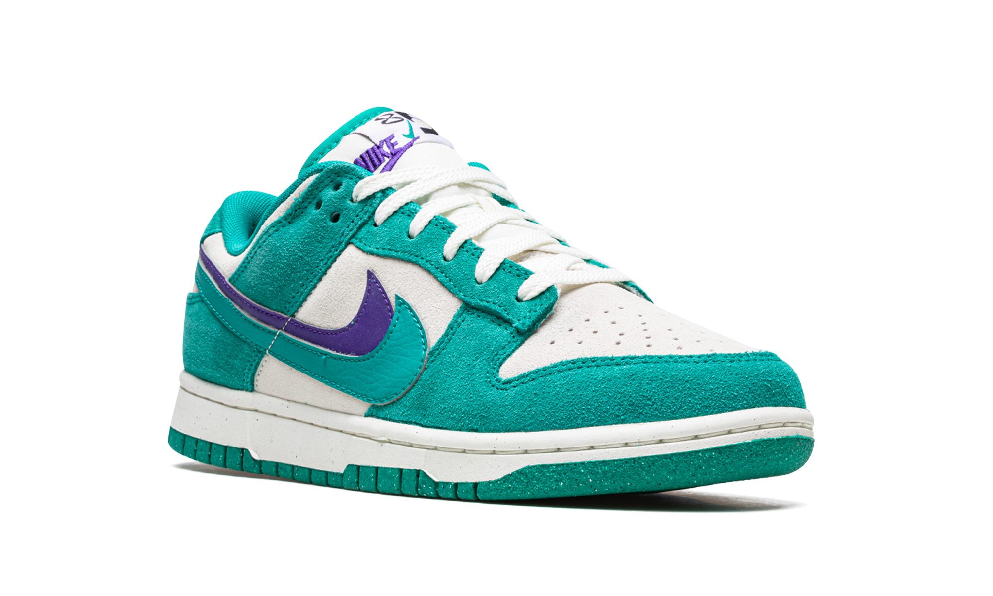 nike dunk low se 85 neptune green women s+DO9457-101+diagnol right view