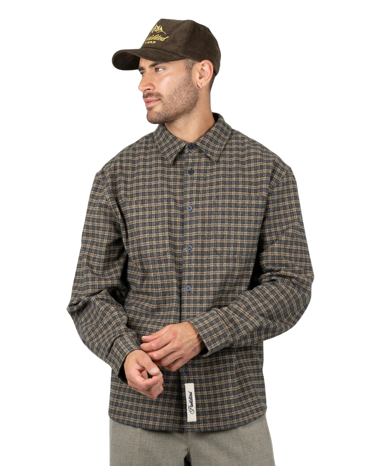 Prohibited Checkered Flannel Shirt in geel, close-up gedragen door model
