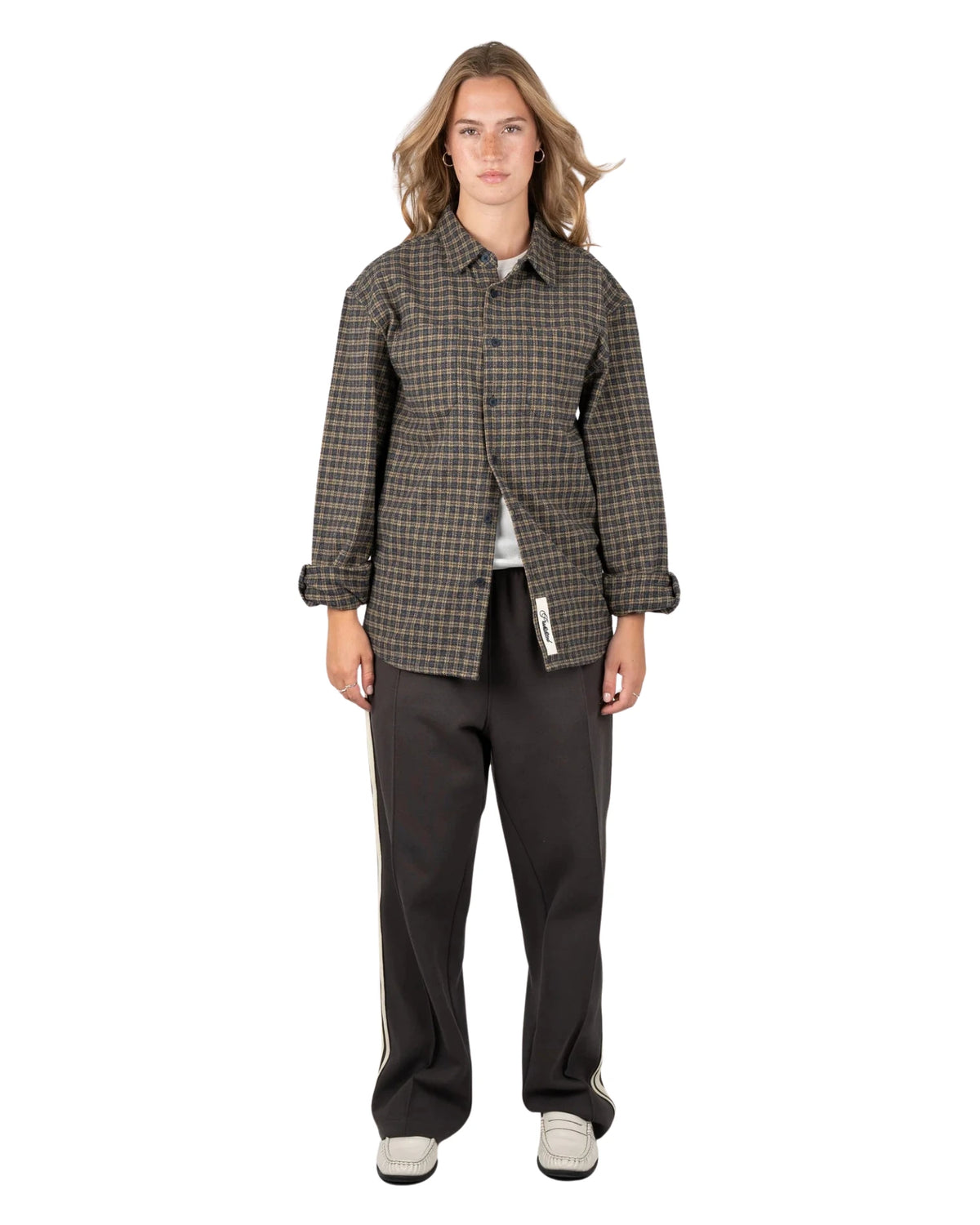 Prohibited Checkered Flannel Shirt in geel, gedragen door model - vooraanzicht
