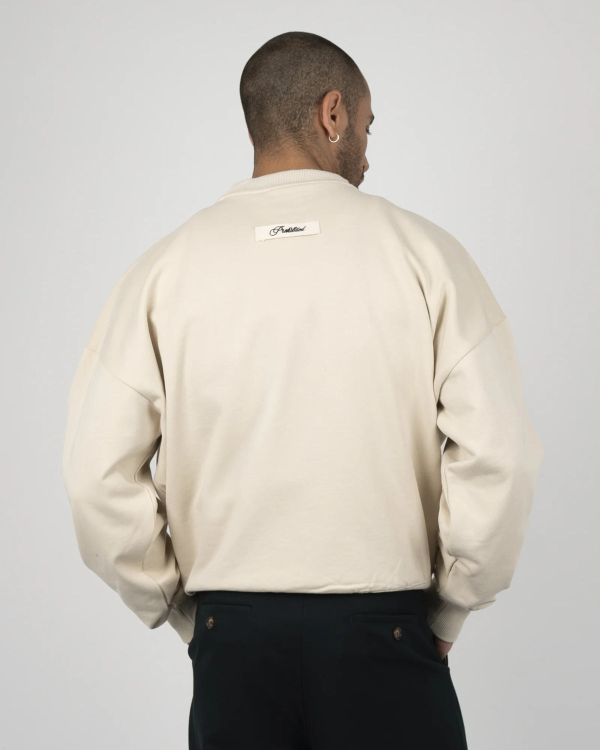 Prohibited College Days Crew Neck in ecru, gedragen door model