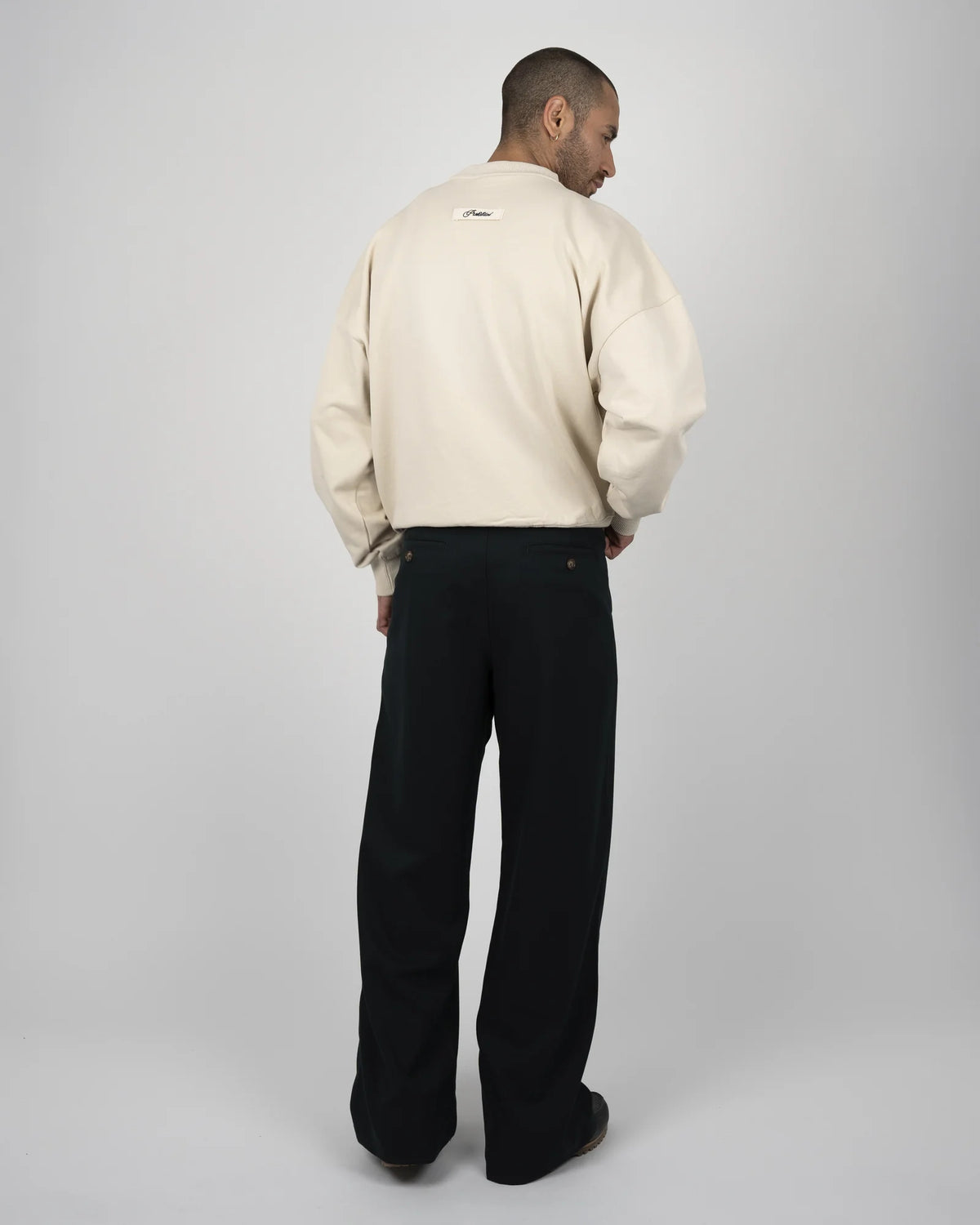 Prohibited College Days Crew Neck in ecru, gedragen door model