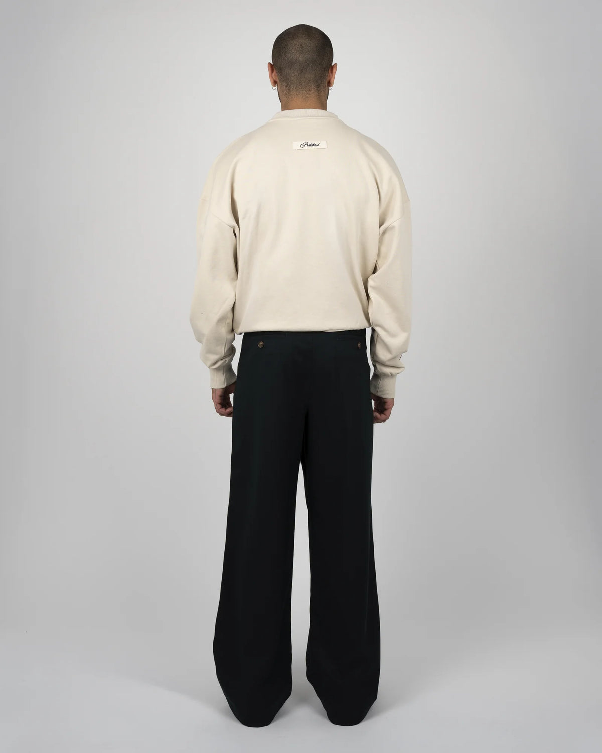 Prohibited College Days Crew Neck in ecru, gedragen door model