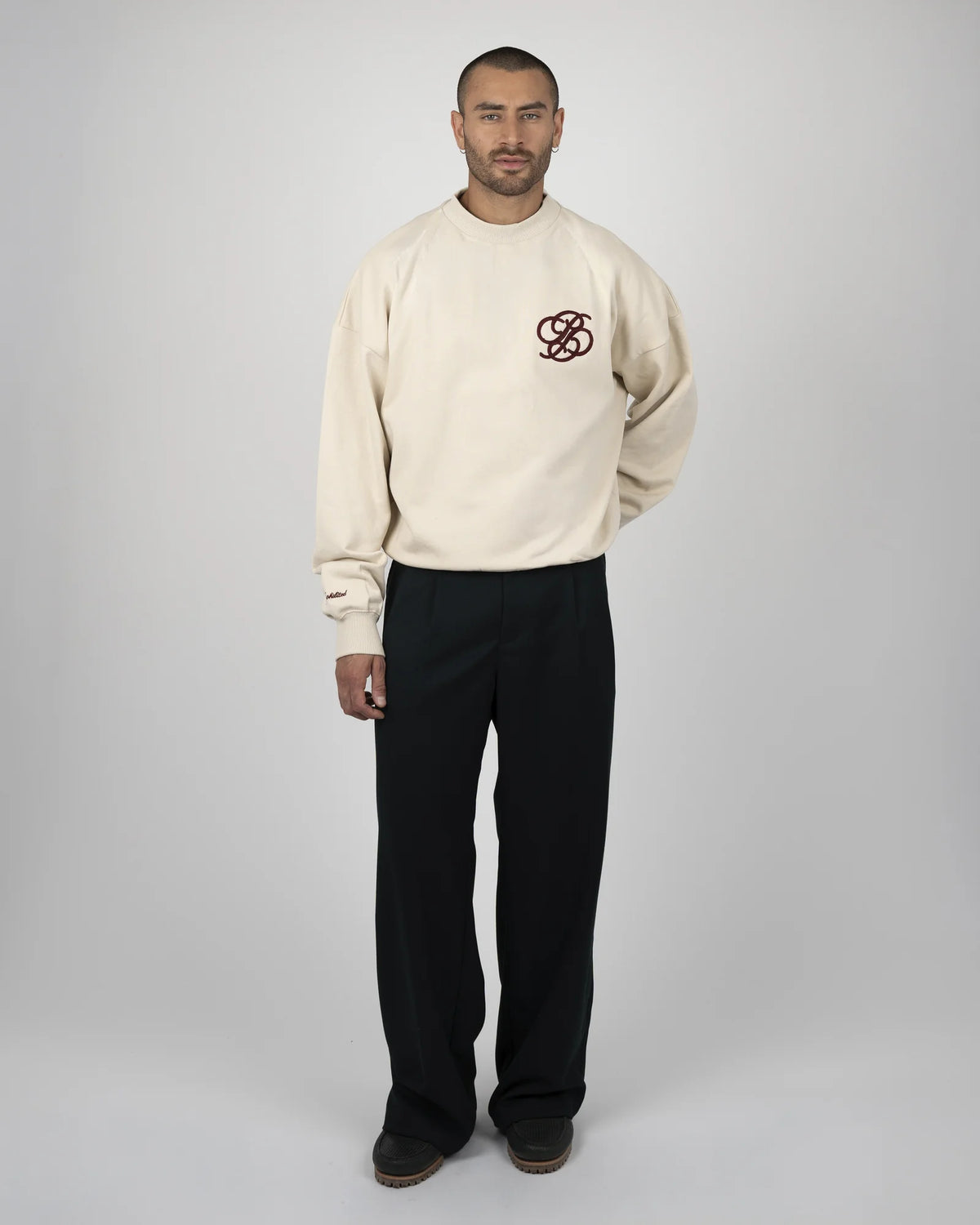 Prohibited College Days Crew Neck in ecru, gedragen door model