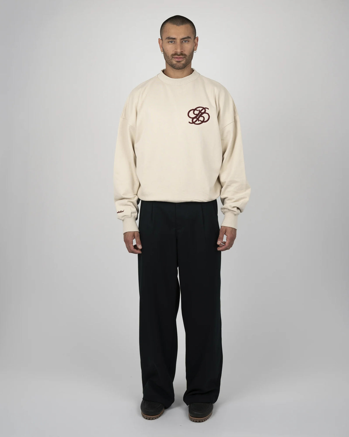 Prohibited College Days Crew Neck in ecru, gedragen door model