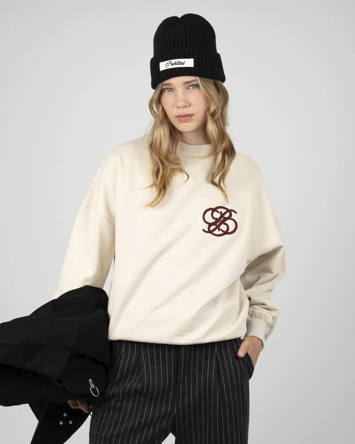 Prohibited College Days Crew Neck in ecru, gedragen door model