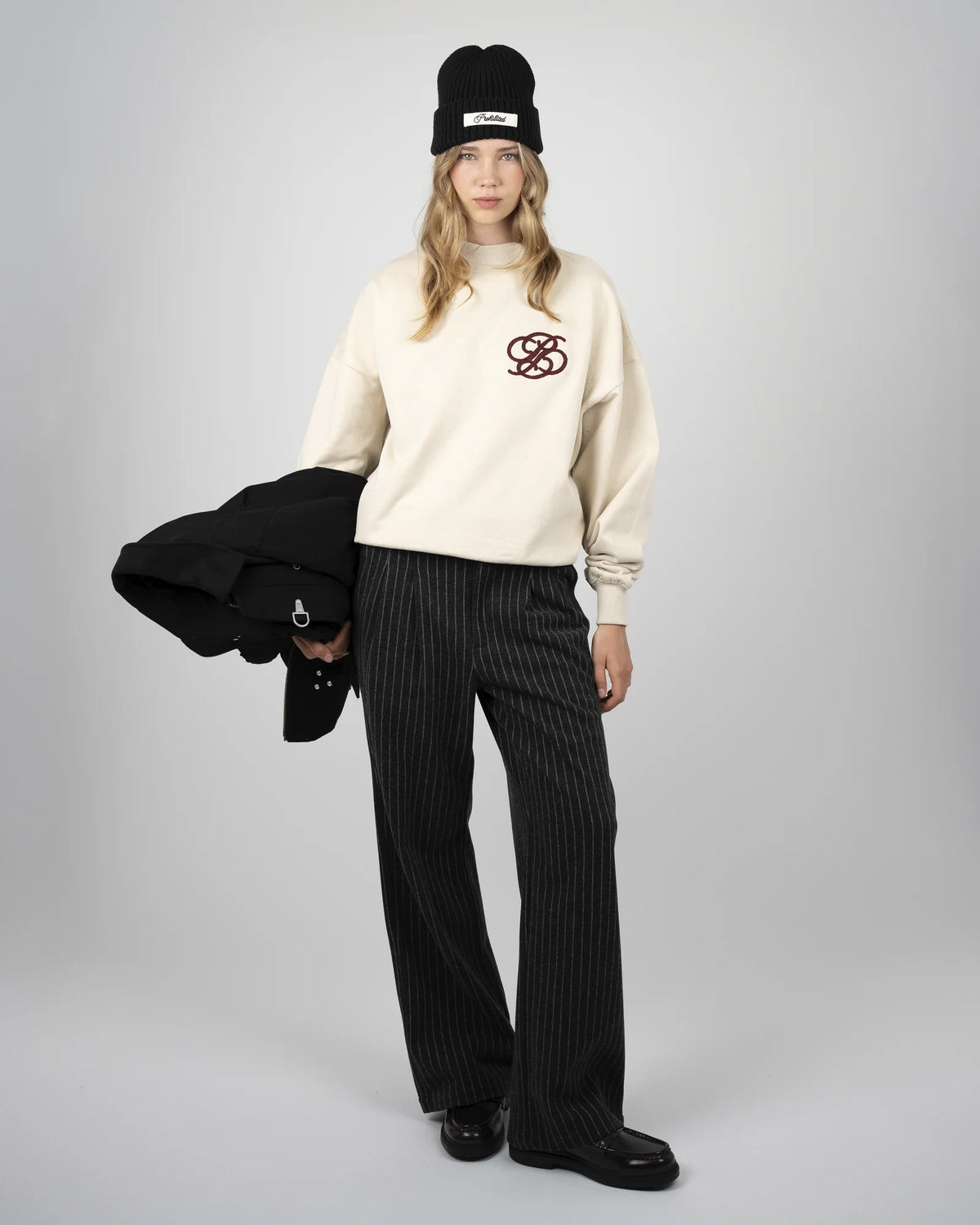 Prohibited College Days Crew Neck in ecru, gedragen door model