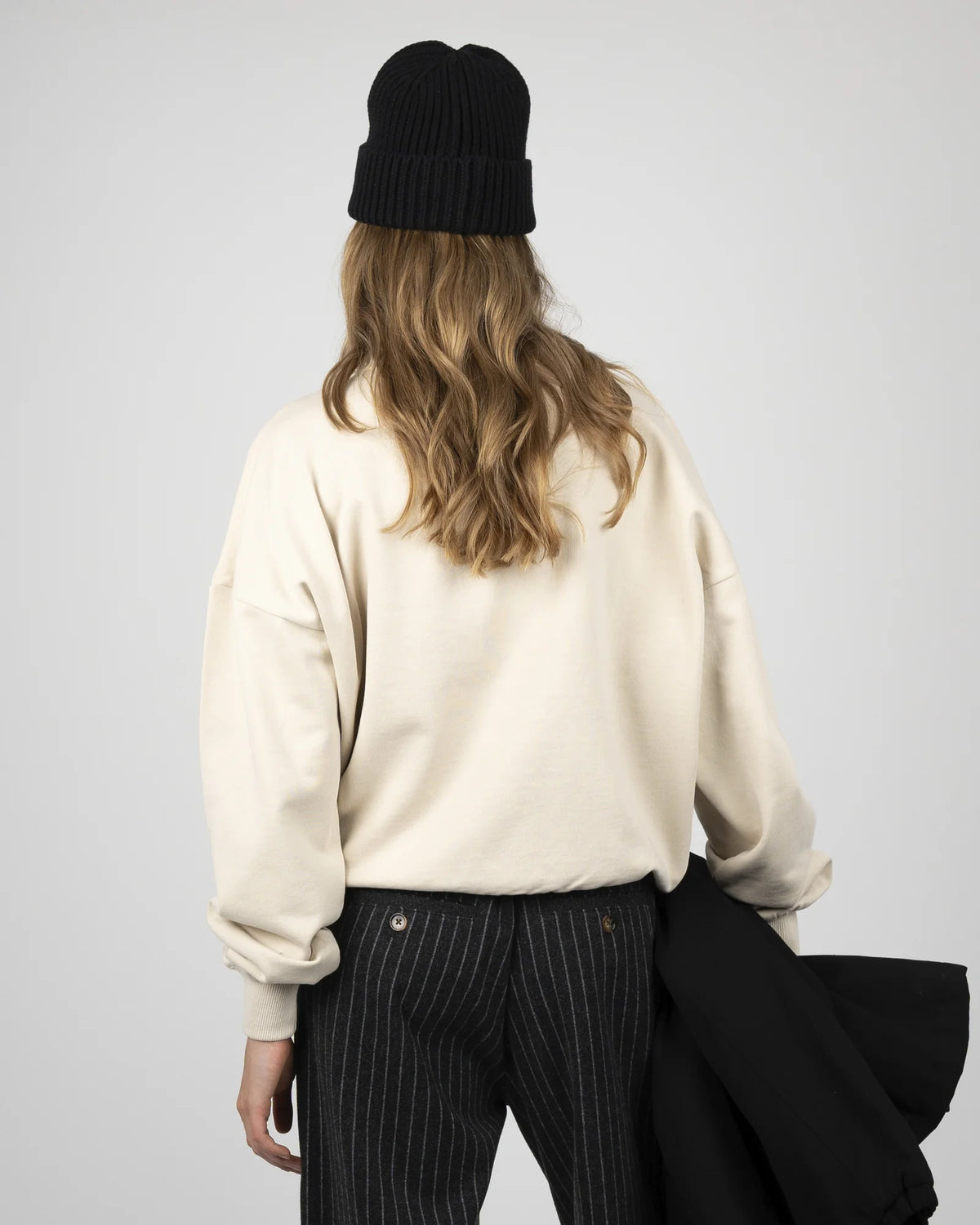 Prohibited College Days Crew Neck in ecru, gedragen door model
