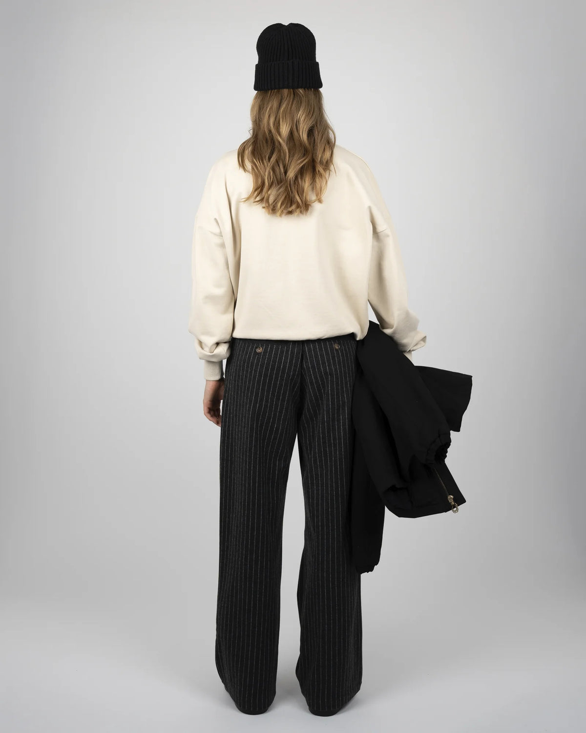 Prohibited College Days Crew Neck in ecru, gedragen door model
