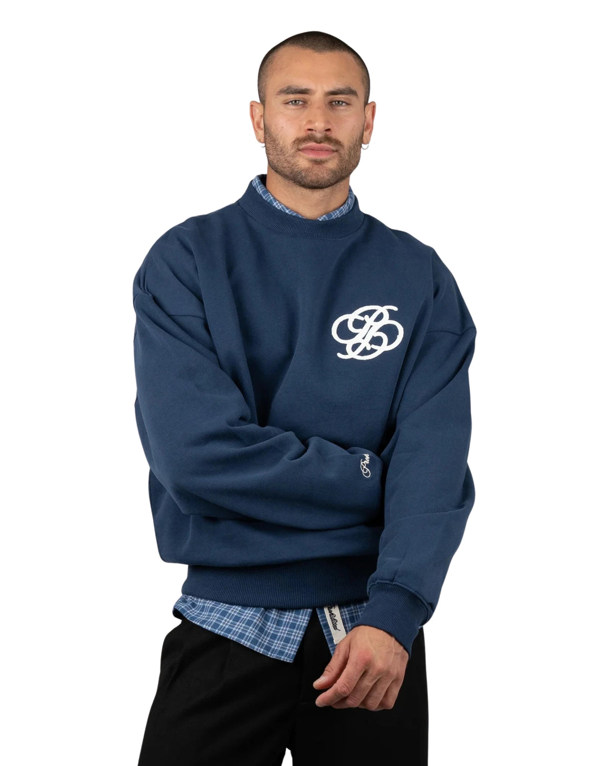 Prohibited College Days Crew Neck in oceaanblauw, gedragen door model