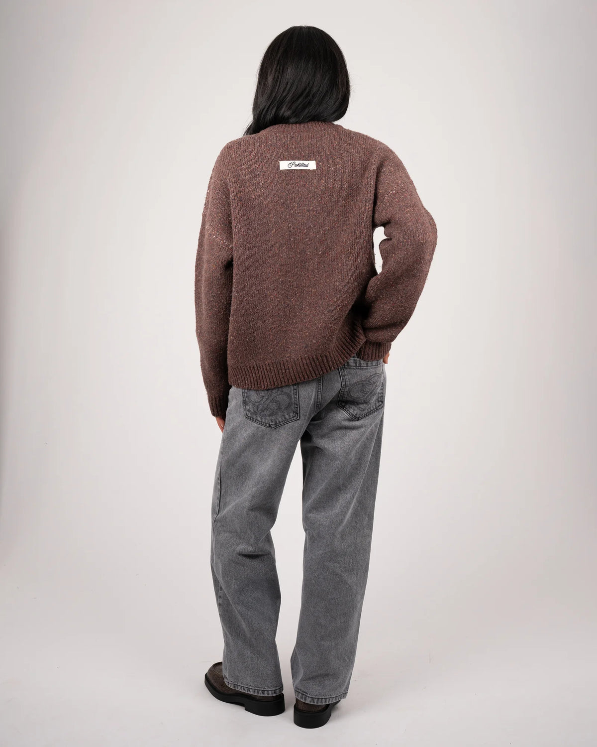 Prohibited Double P Knit Sweater in bruin, gedragen door model