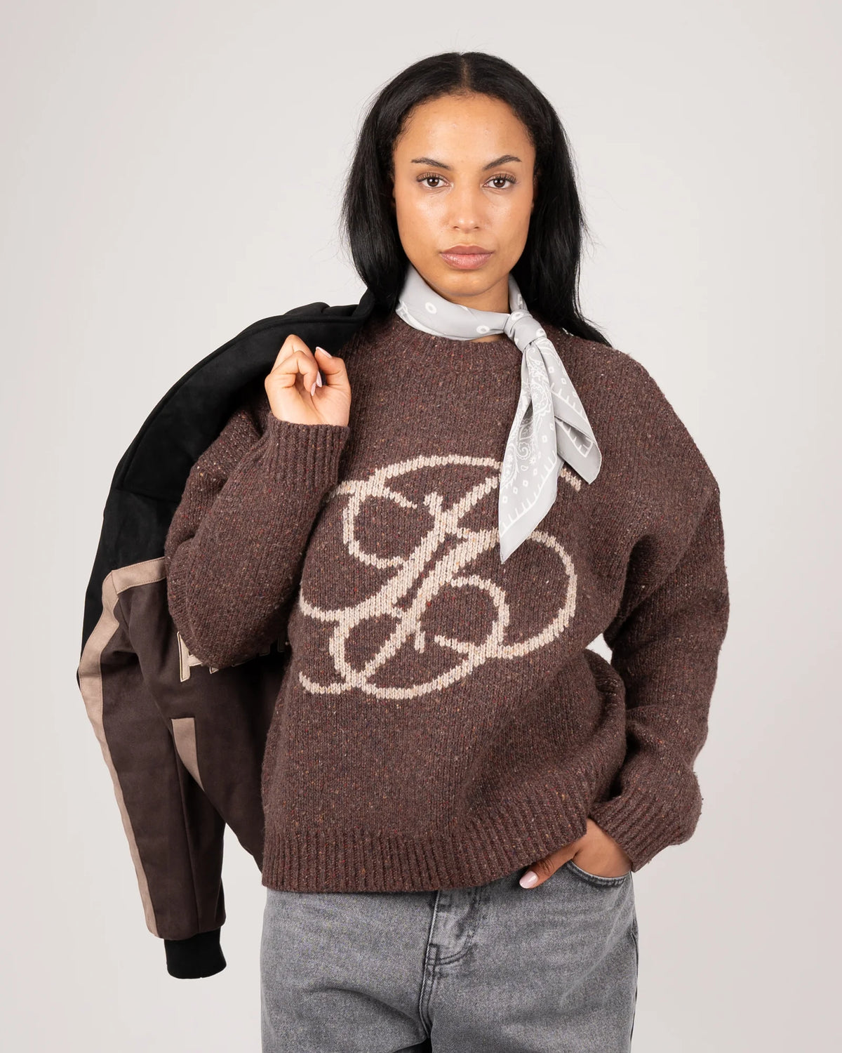 Prohibited Double P Knit Sweater in bruin, gedragen door model