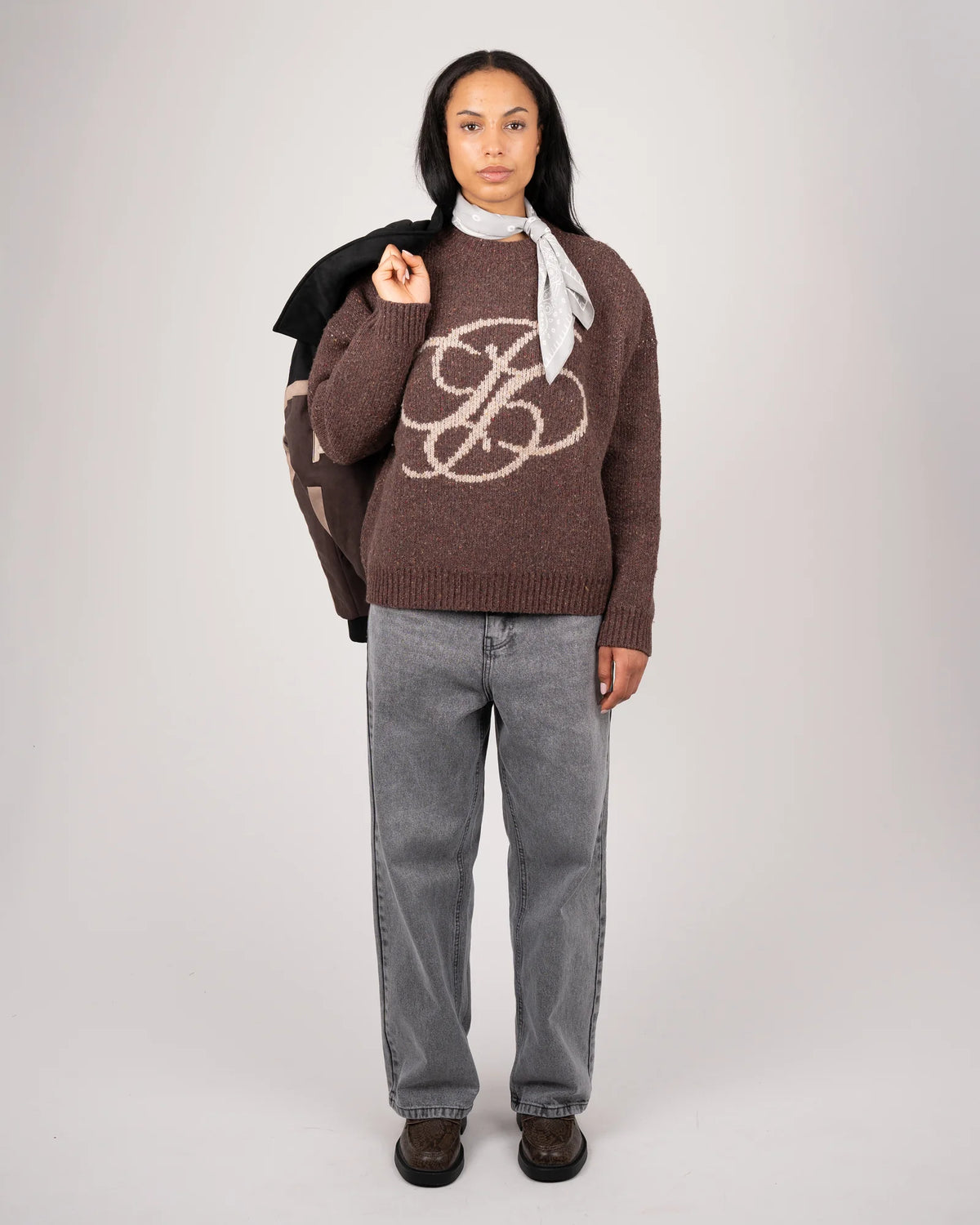 Prohibited Double P Knit Sweater in bruin, gedragen door model