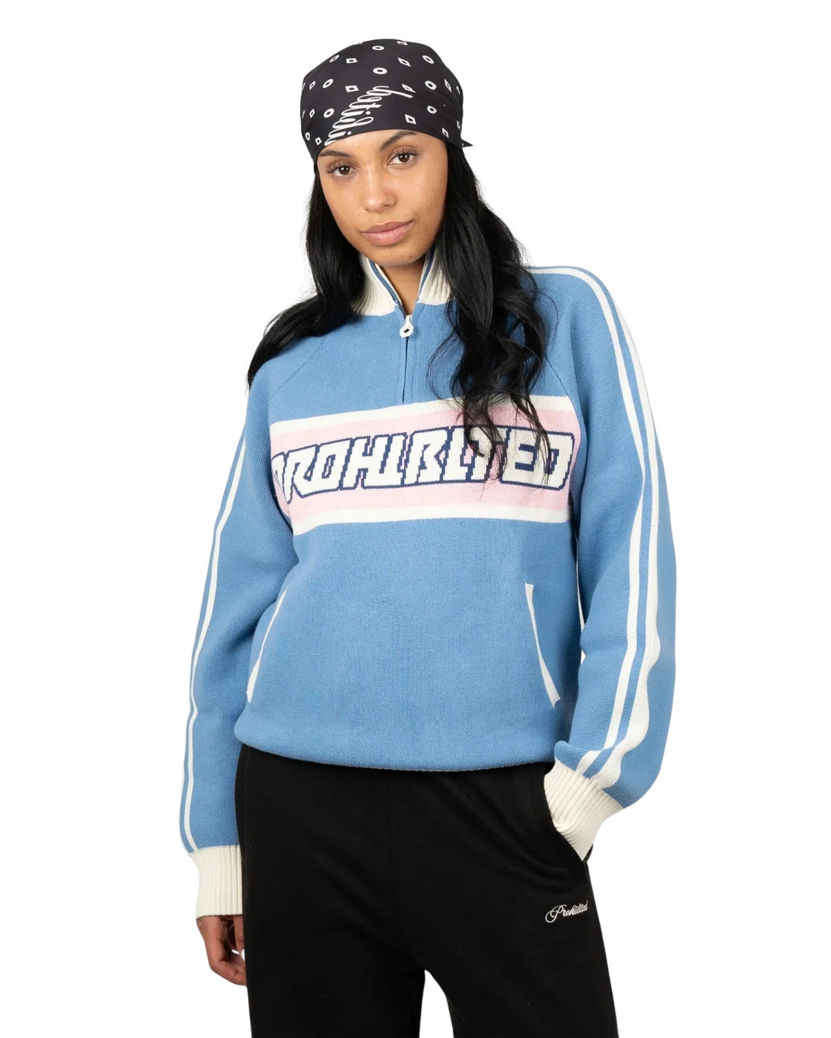 Prohibited Letterman Knitted Quarter Zip in lichtblauw, gedragen door model