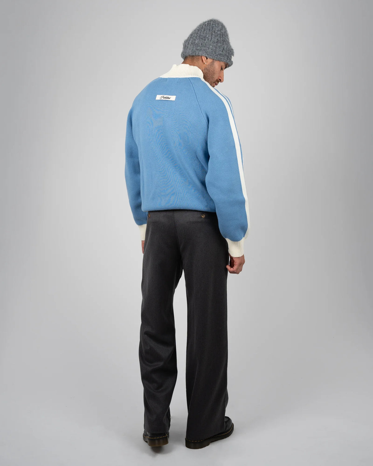 Prohibited Letterman Knitted Quarter Zip in lichtblauw, gedragen door model