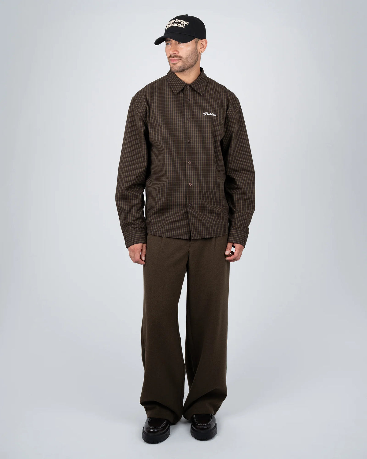 Prohibited Revival Pleated Pants in bruin, gedragen door model