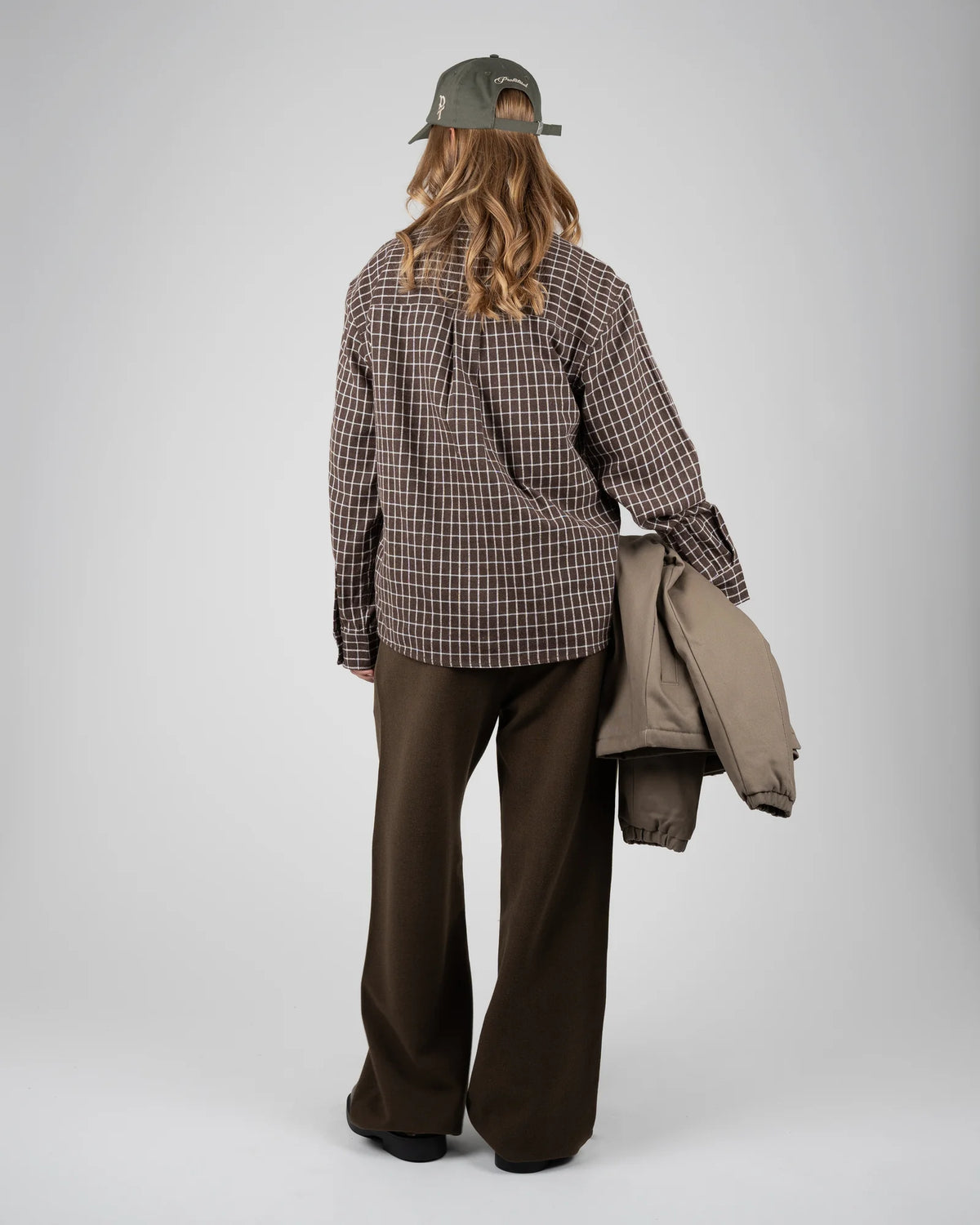 Prohibited Revival Pleated Pants in bruin, gedragen door model