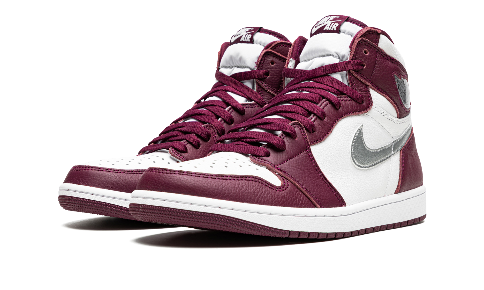 jordan 1 retro high og bordeaux+555088-611+diagnol left view