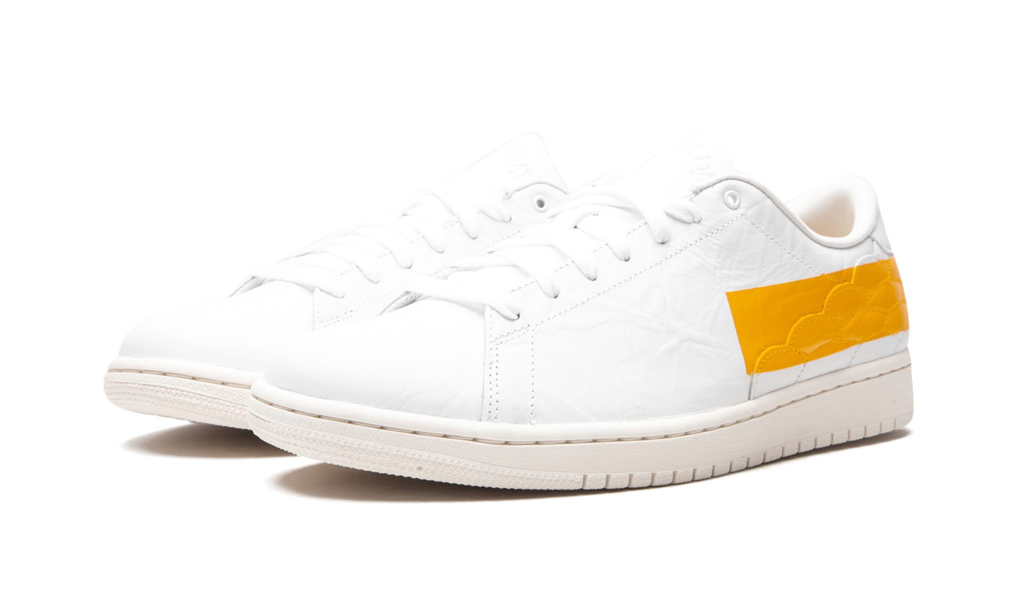 jordan 1 centre court white university gold+DJ2756-102+diagnol left view