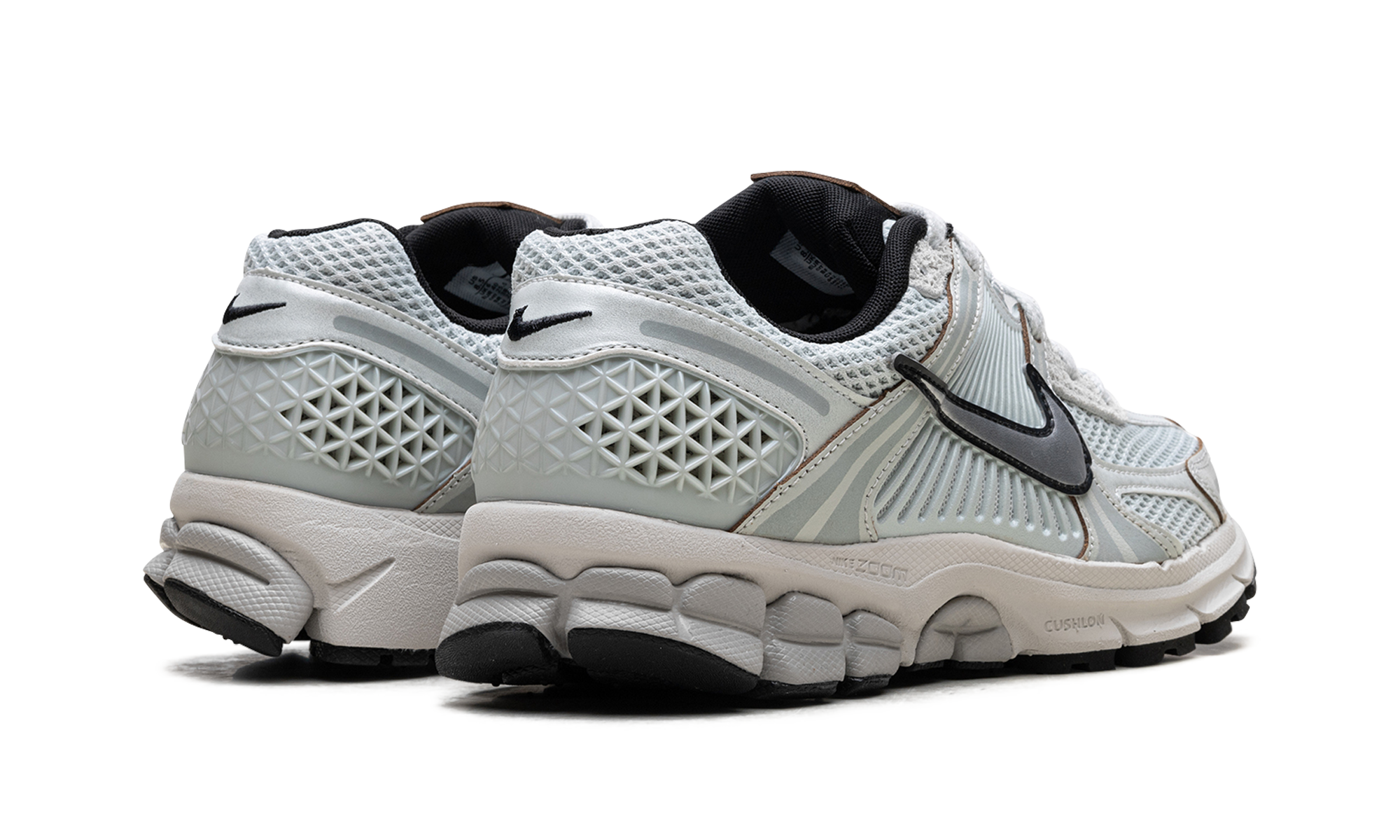 nike zoom vomero 5 light silver chrome women s+FN6742-001+diagnol right behind view