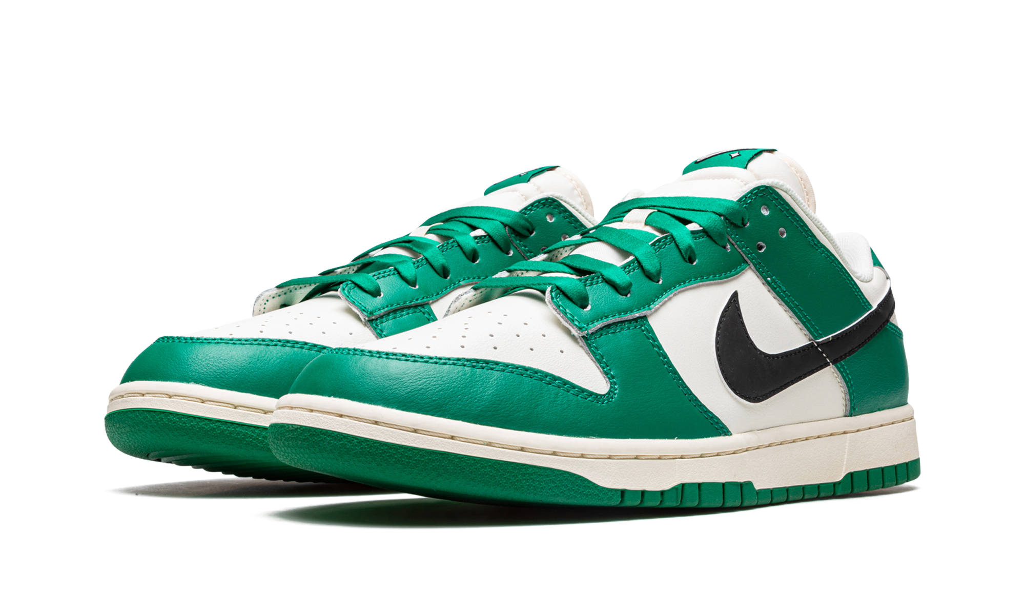 nike dunk low se lottery pack malachite green+DR9654-100+diagnol left view