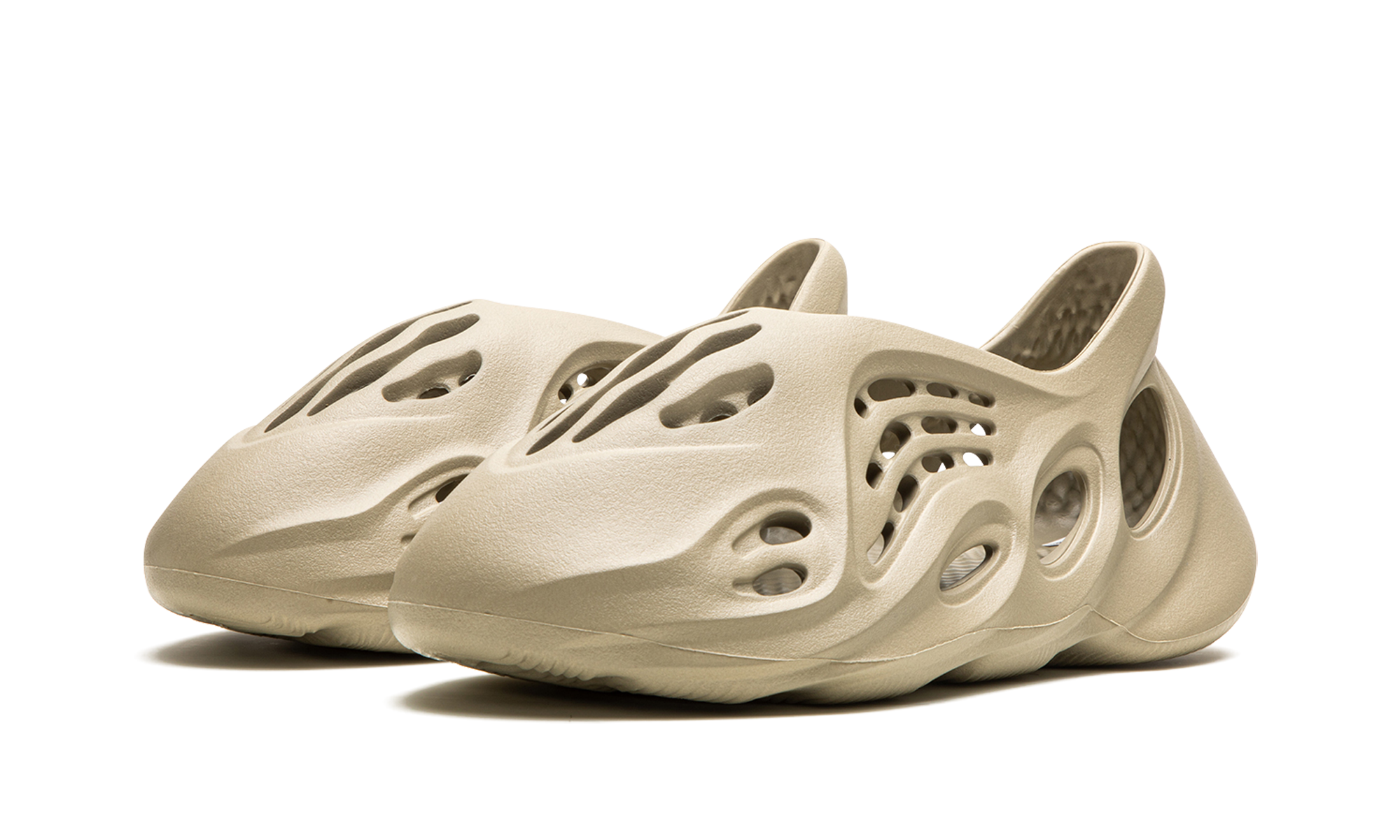 adidas yeezy foam rnr stone salt+GV6840+diagnol left view