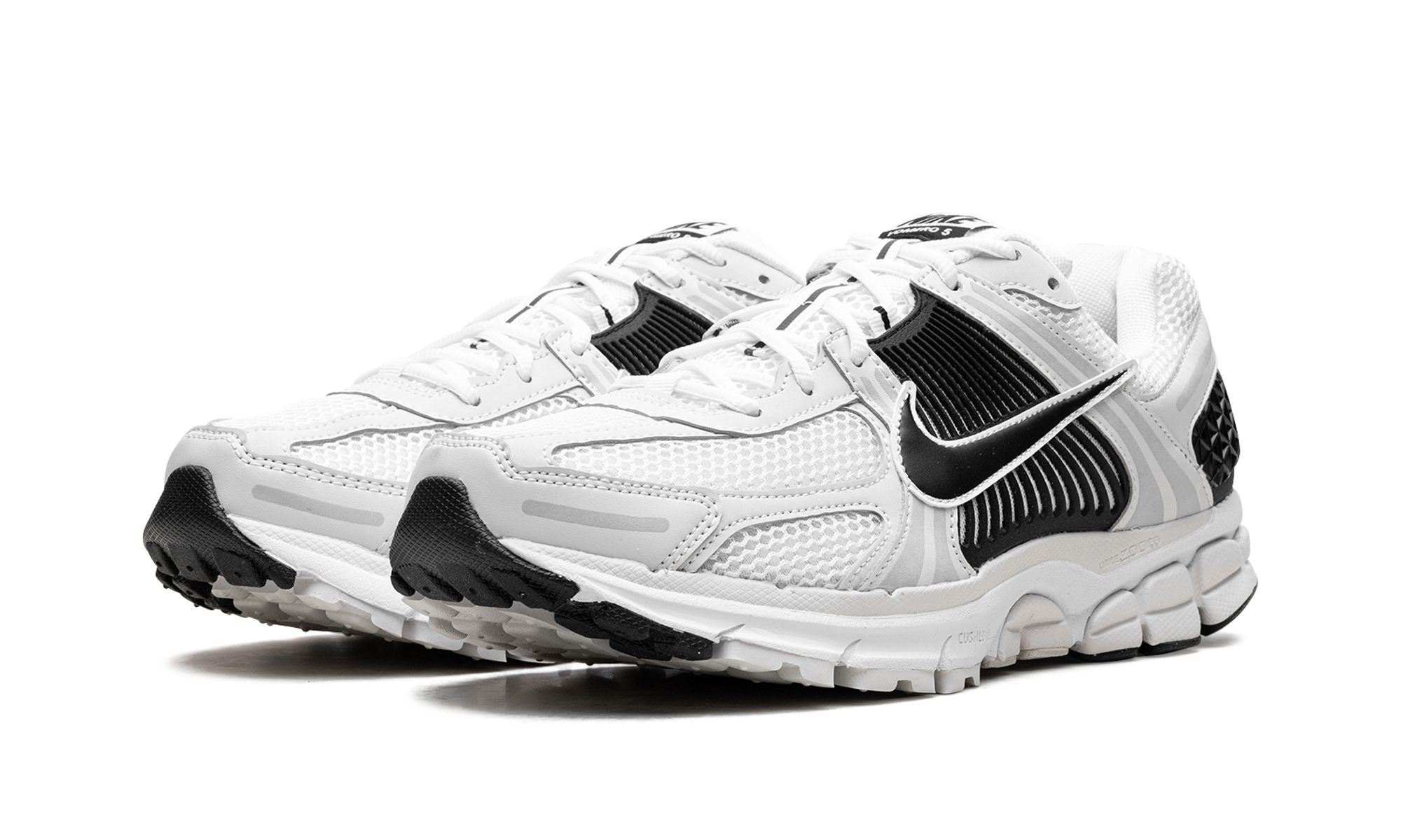 nike zoom vomero 5 white black+FB9149-101+diagnol left view