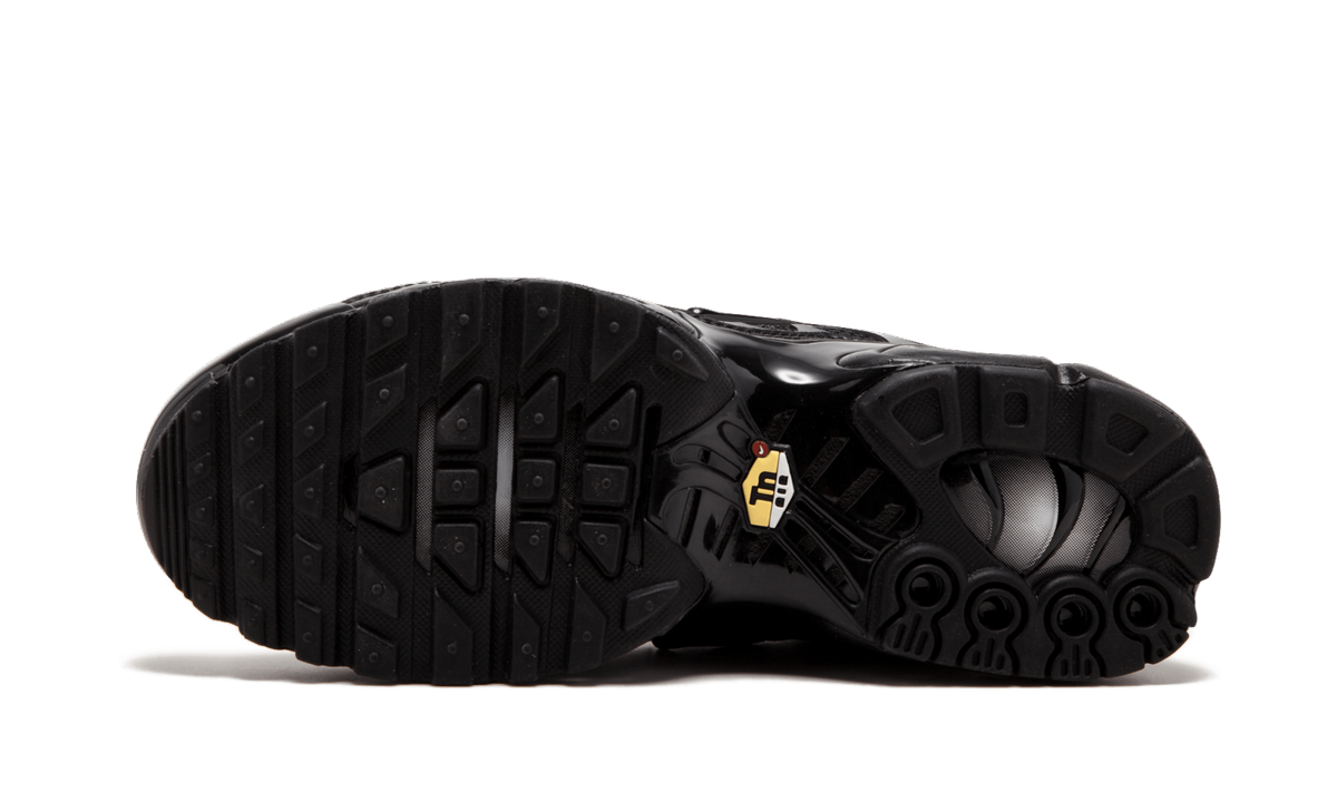 nike air max plus triple black+604133-050+bottom view