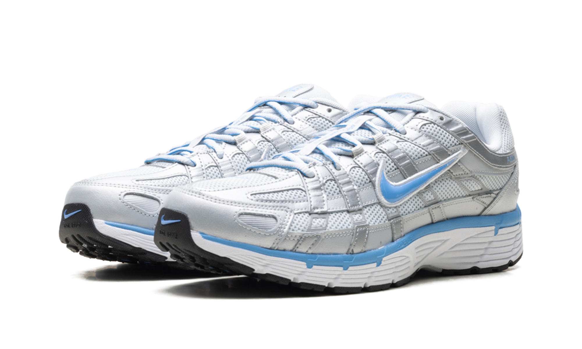nike p 6000 metallic platinum pure platinum metallic silver university blue+CD6404-025+diagnol left view