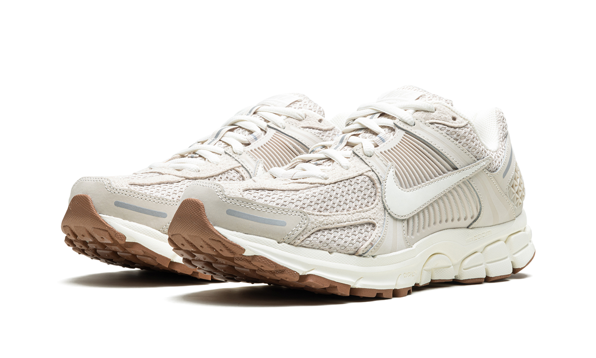 nike zoom vomero 5 light orewood brown women s+FZ3780-101+diagnol left view